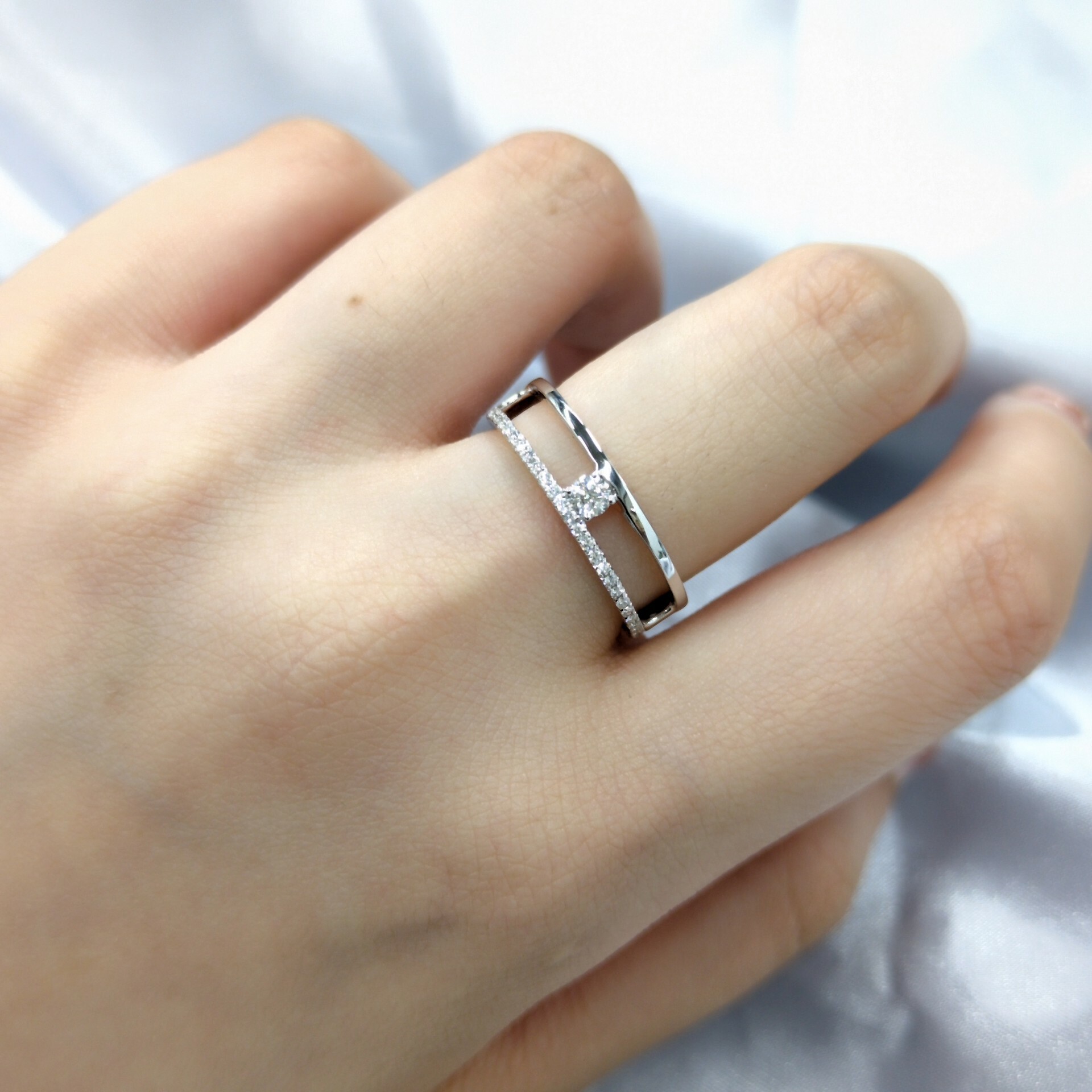 全新18K白金【單粒8份鑽石】配小鑽共20份鑽石戒指