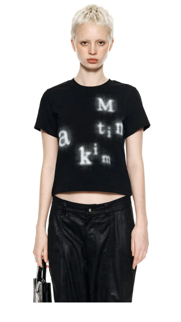 MATIN KIM - BLURRED LOGO CROP TOP 噴漆文字短版tee