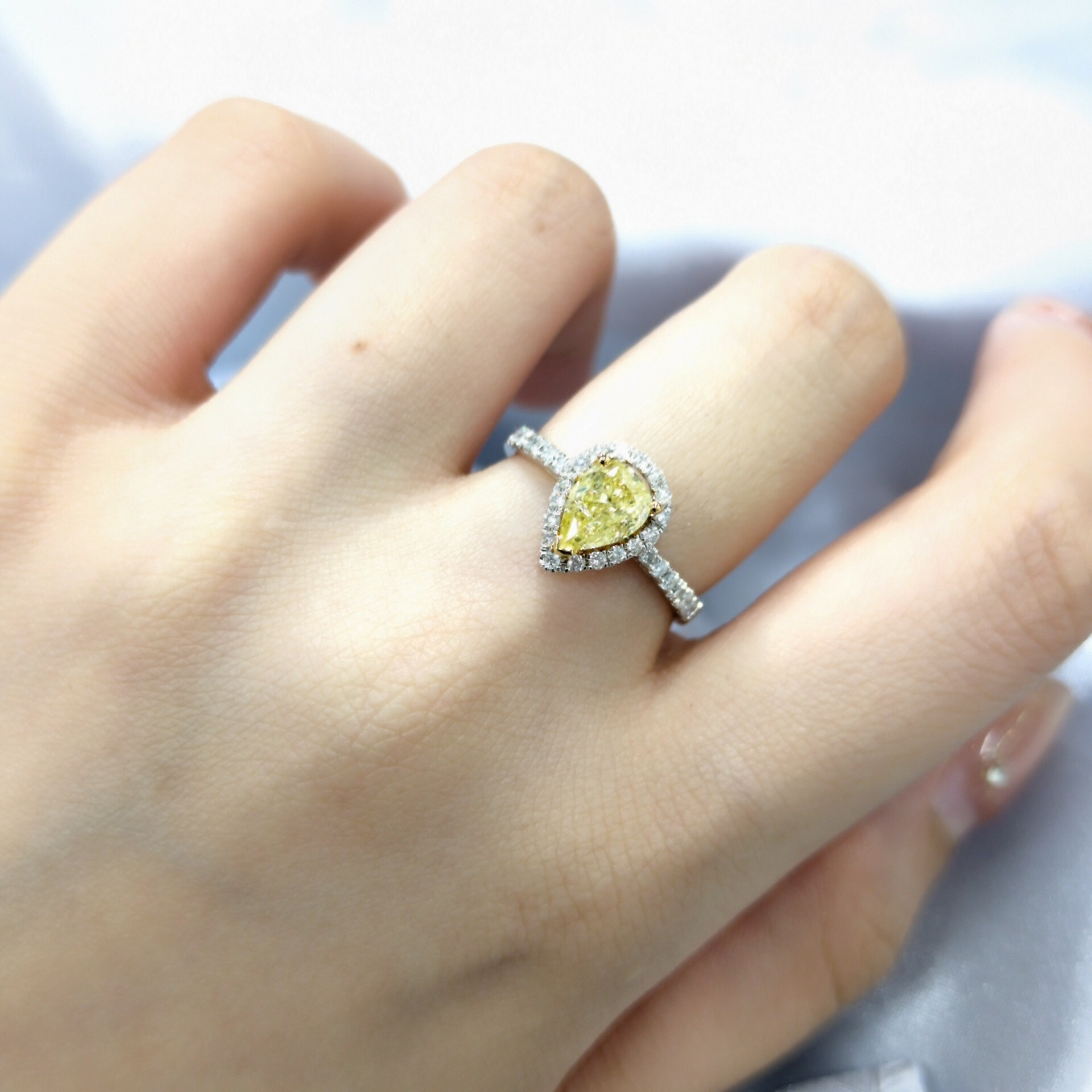 18K Gold 0.99ct Fancy Yellow Pear Shaped Diamond Ring
