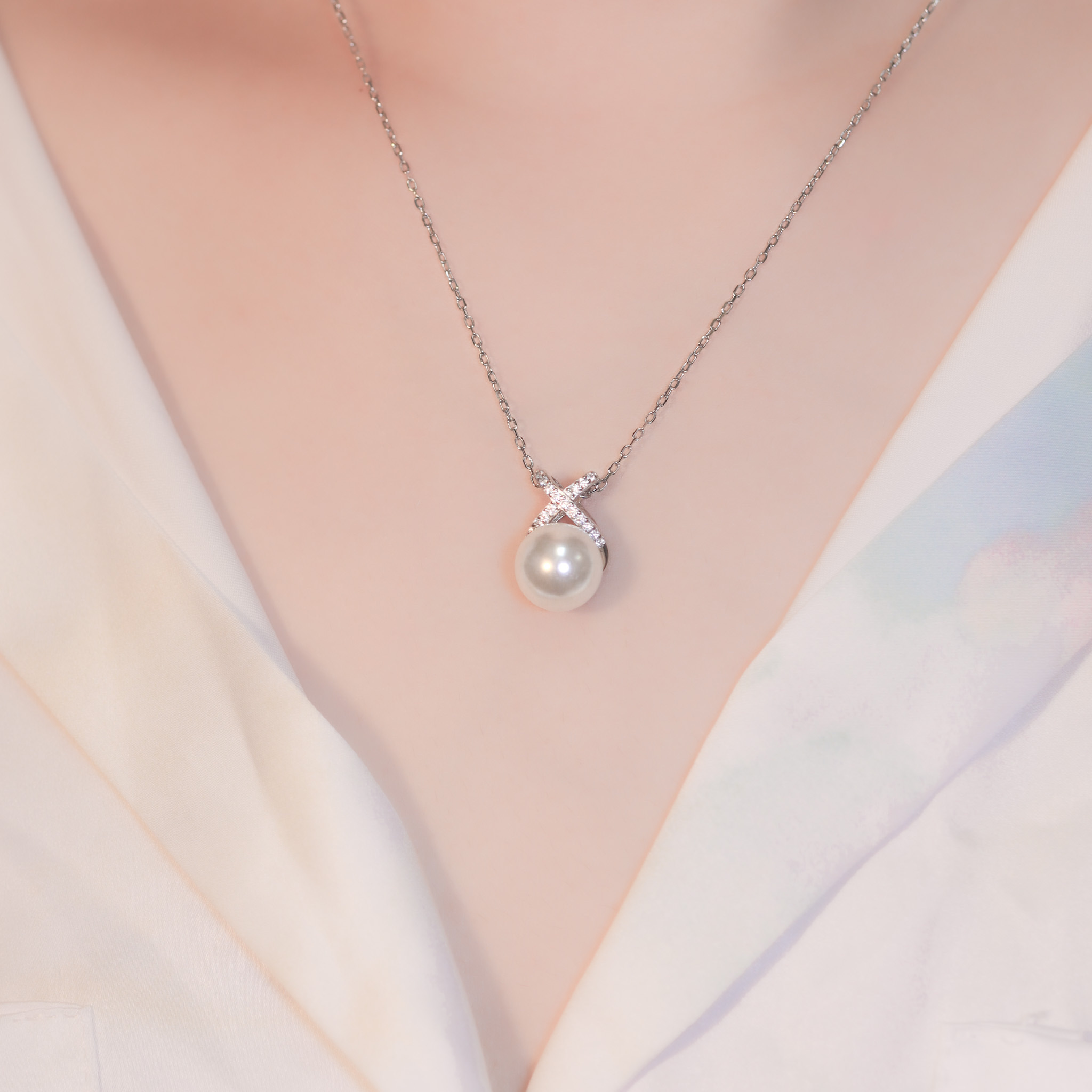 | 925 Silver・Pearl | Hug On The Moon  Necklace 2.0 | NE1131 |