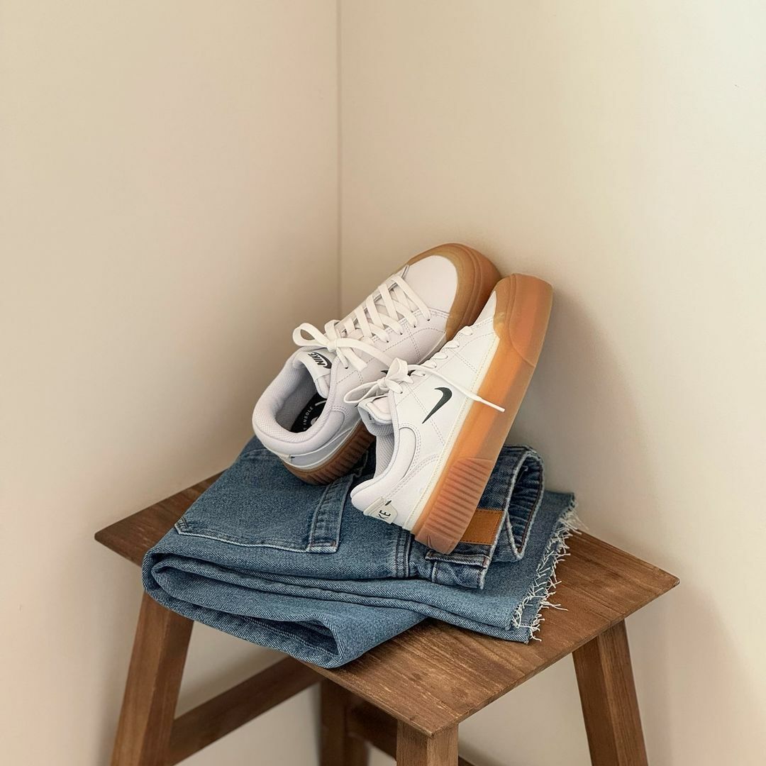 NIKE COURT LEGACY LIFT 鬆糕鞋 厚底 焦糖底 仿皮革 全白 FV5526-100 女鞋 / 現貨+調貨