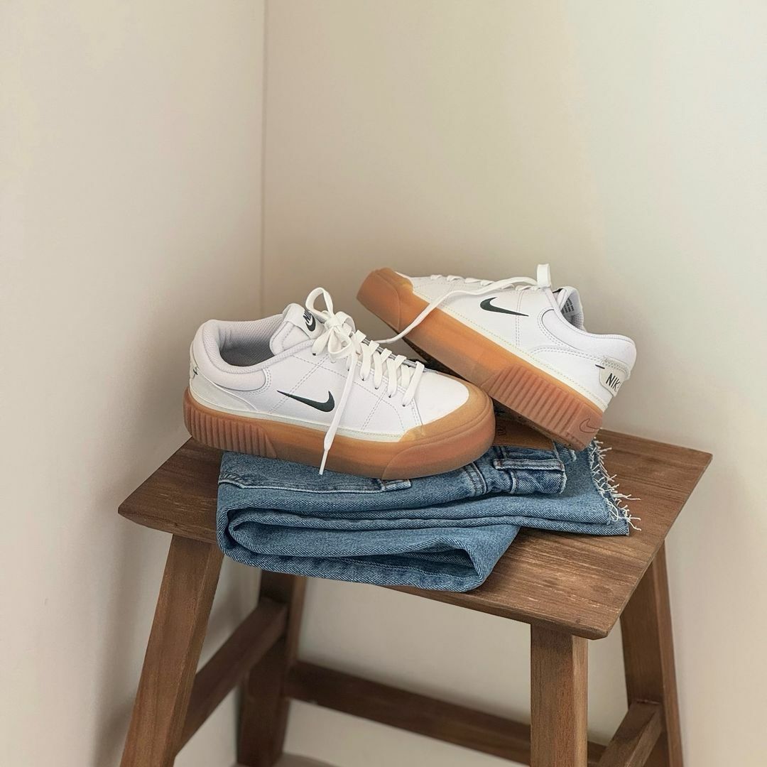 NIKE COURT LEGACY LIFT 鬆糕鞋 厚底 焦糖底 仿皮革 全白 FV5526-100 女鞋 / 現貨+調貨