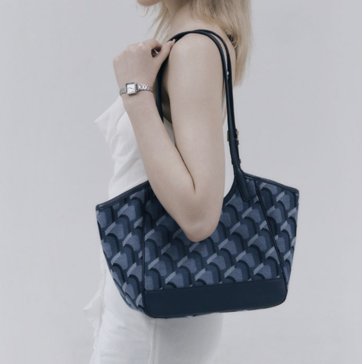 韓国大人気[rosa.K]MONOGRAM PETIT SHOULDER SECRET BLACK_MM 韓國Rosa.K Moon Belt Monogram Shoulder Bag SS
