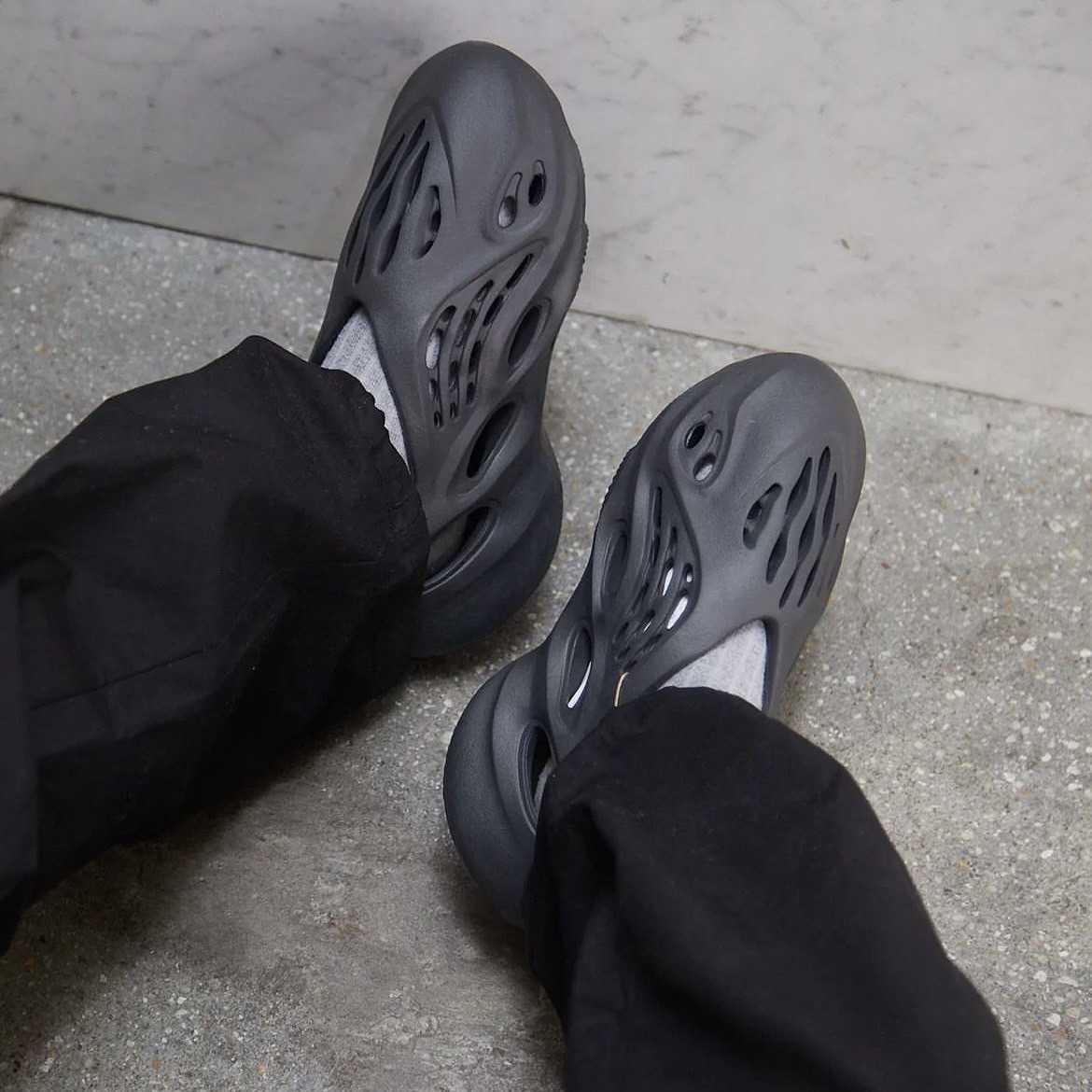 Adidas YEEZY  Foam Runner ONYX 全黑 瑪瑙黑 黑魂 洞洞鞋