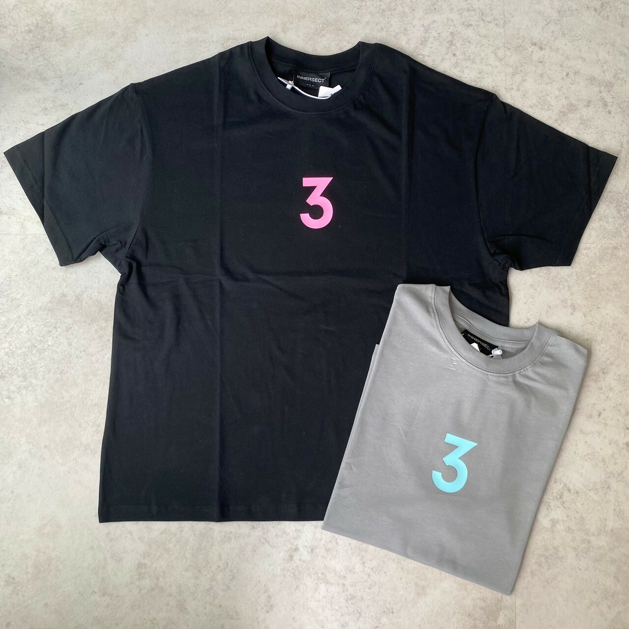 INNERSECT 三生萬物 寬鬆圓領 背後圓點 胸口數字3短Tee INN24SSTTE022