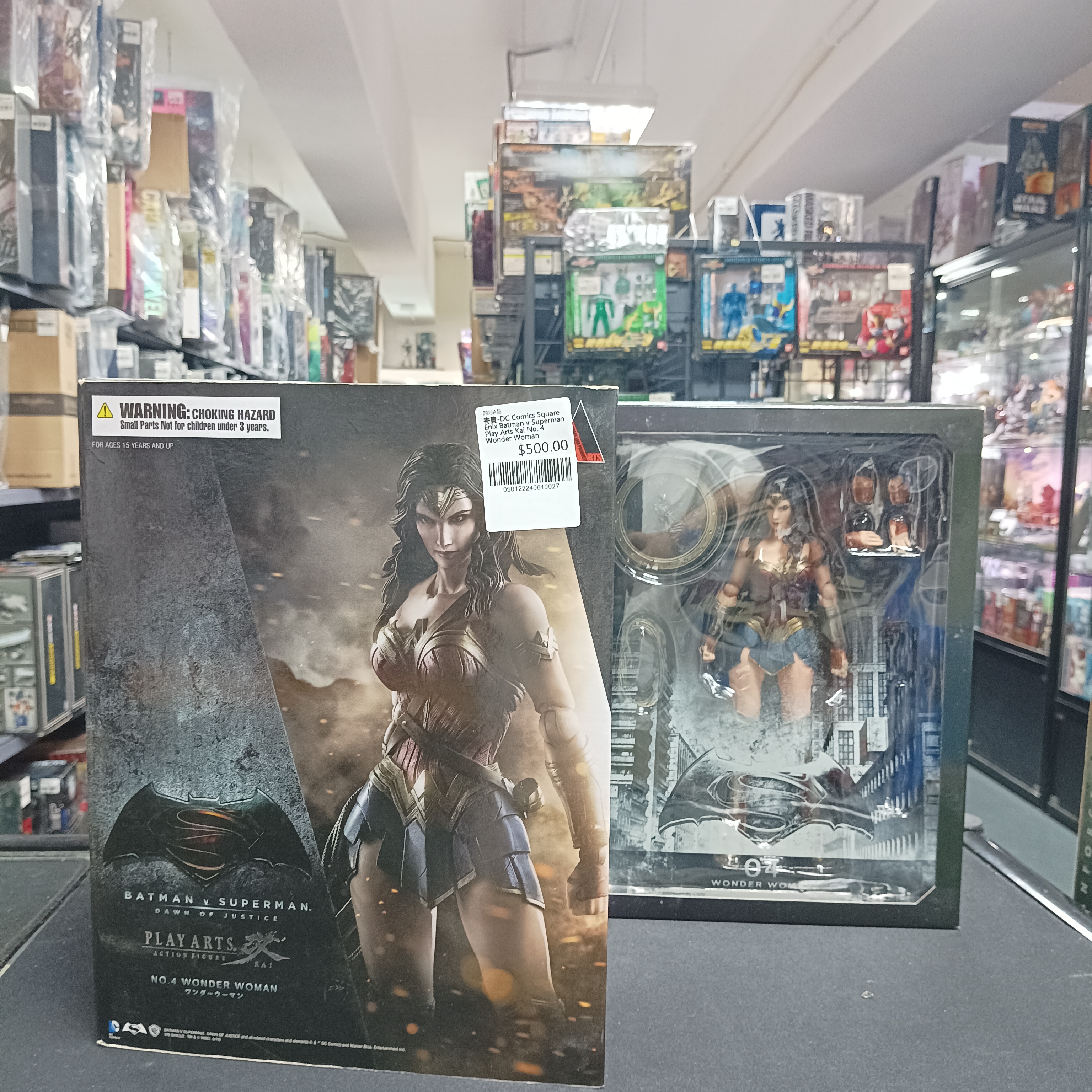 寄賣-DC Comics Square Enix Batman v Superman Play Arts Kai No. 4 Wonder Woman