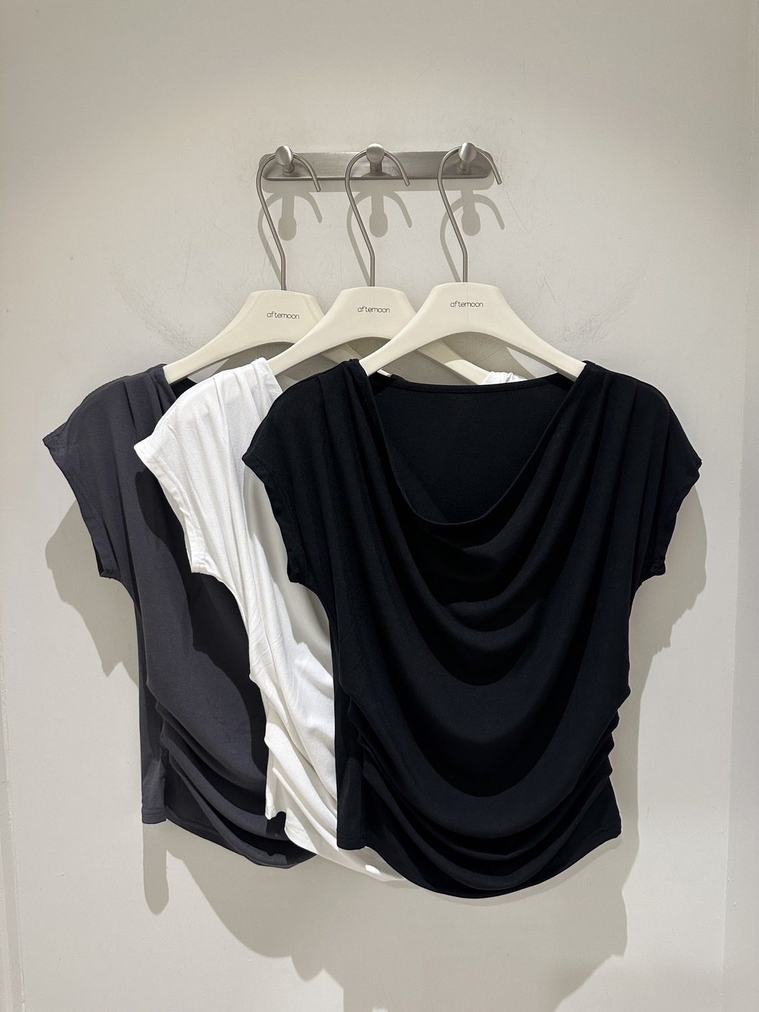 莫代爾完美垂墜上衣