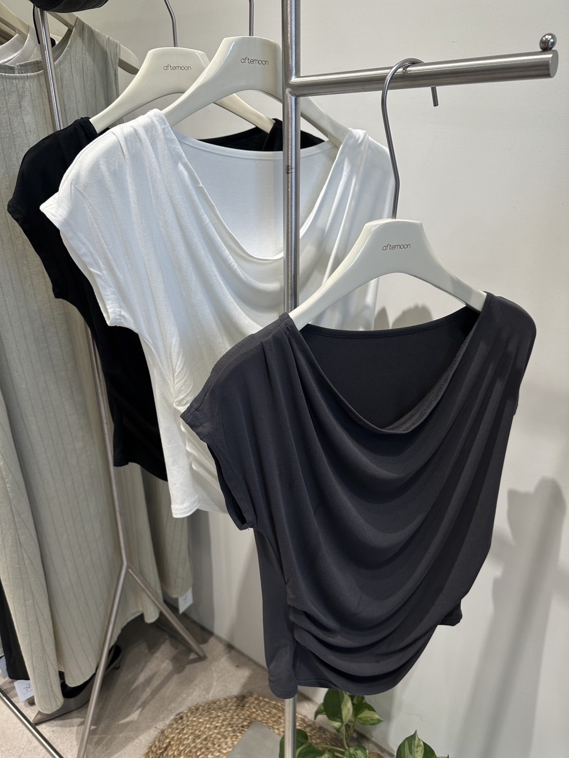 莫代爾完美垂墜上衣