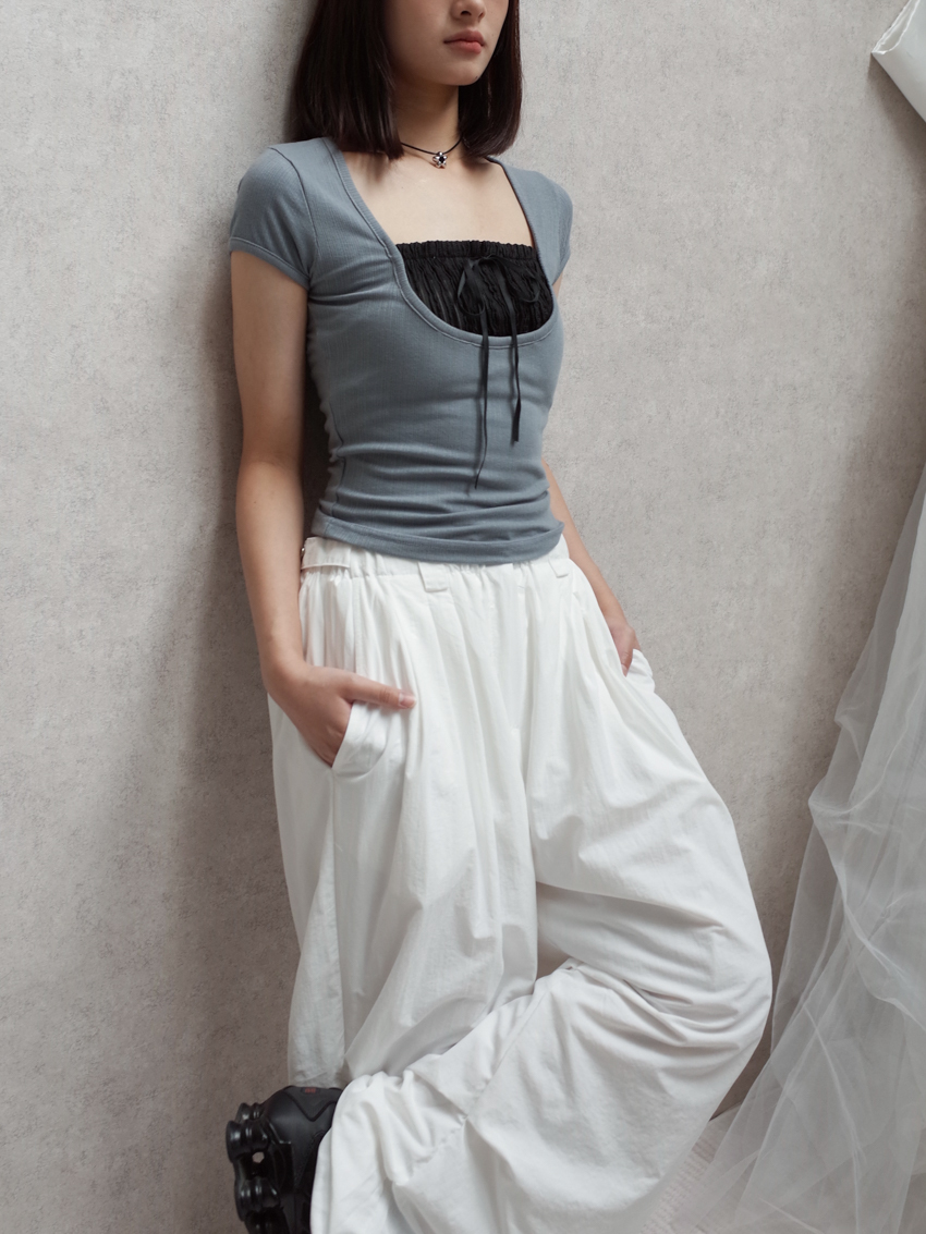 spliced ​​breast-ruched knot top