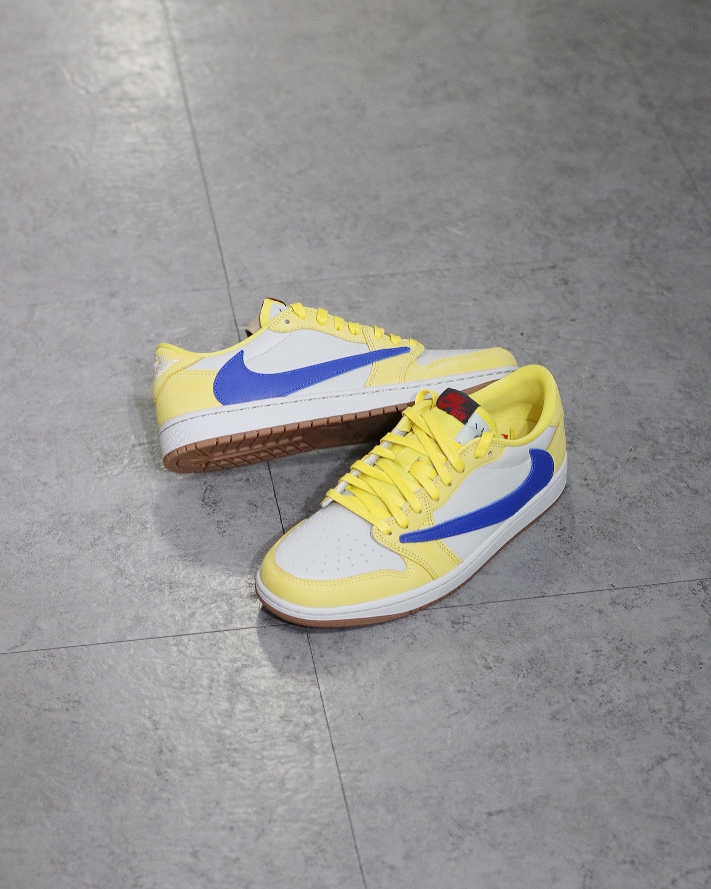 Nike Air Jordan 1 Retro Low OG SP Travis Scott Canary  DZ4137-700