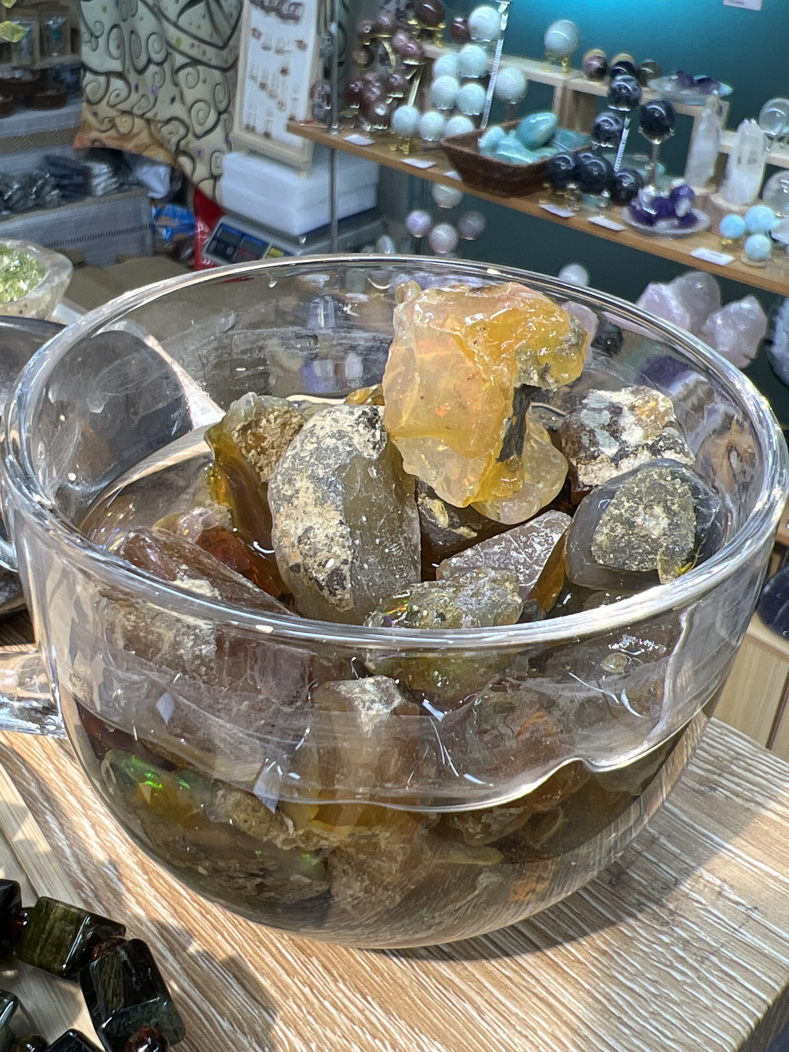 歐泊原石（按重量計算$40/g）