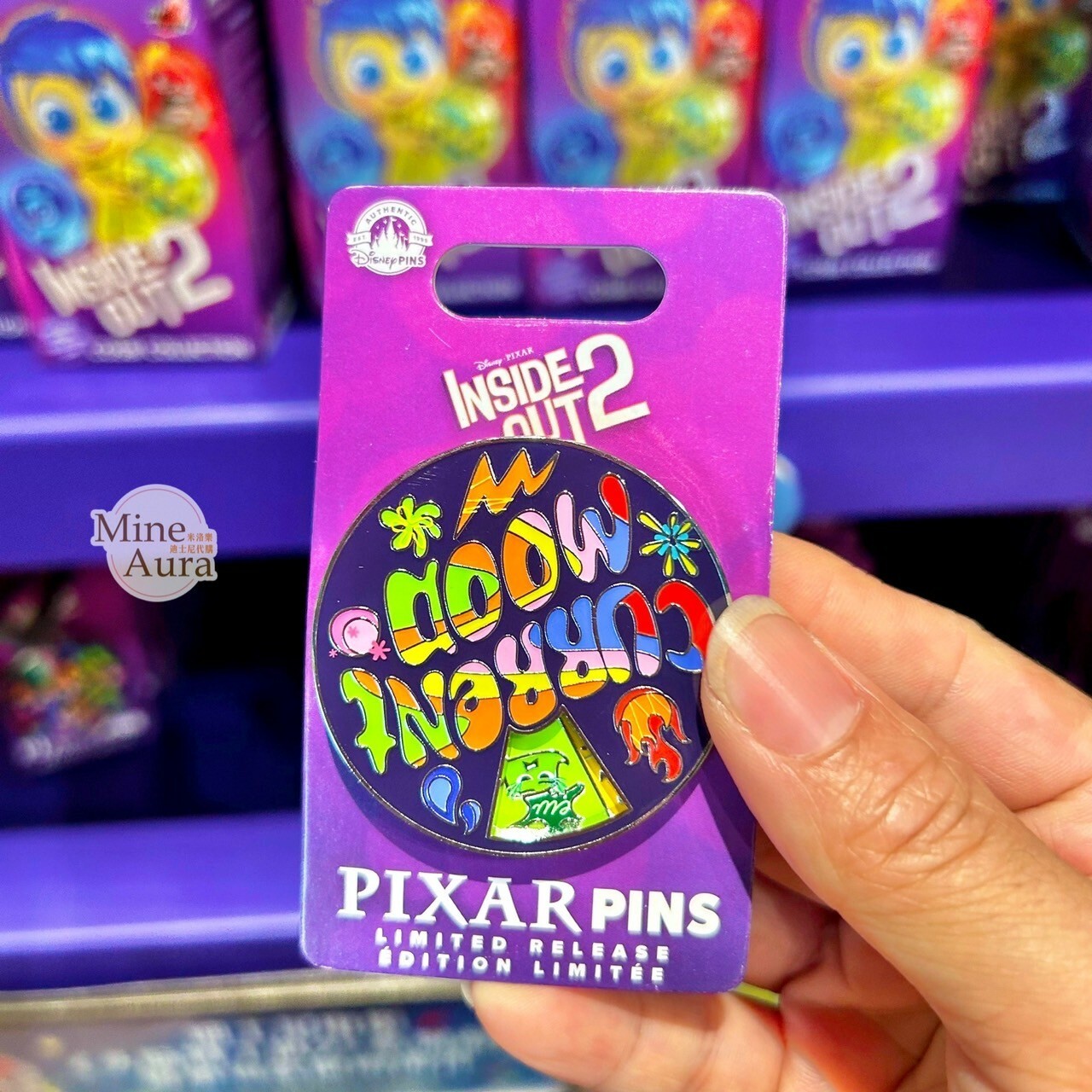 腦筋急轉彎 Inside Out 角色 英文字母圖案 轉轉療癒 圓形造型 徽章 PIN -上海迪士尼樂園