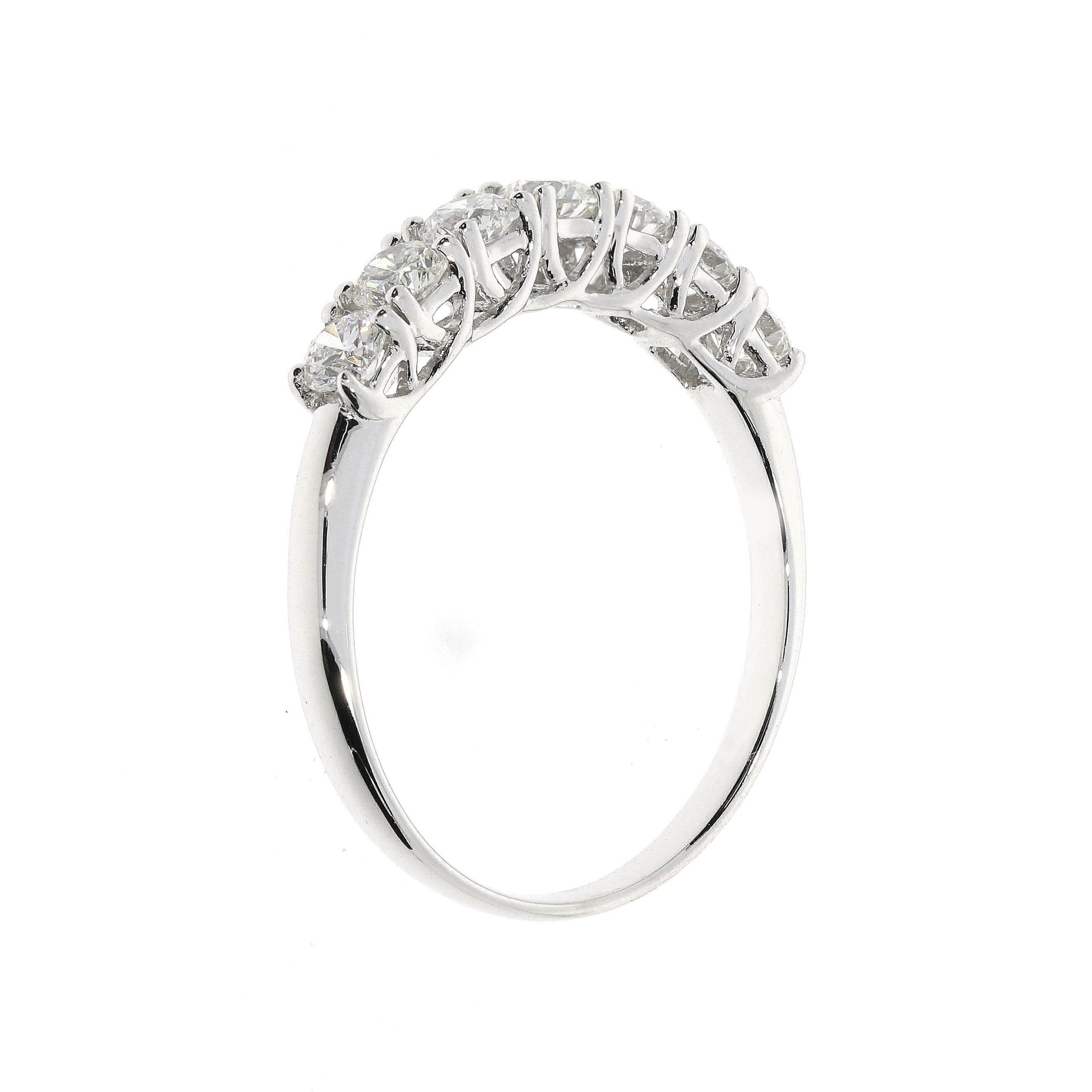 平均8份鑽石排戒