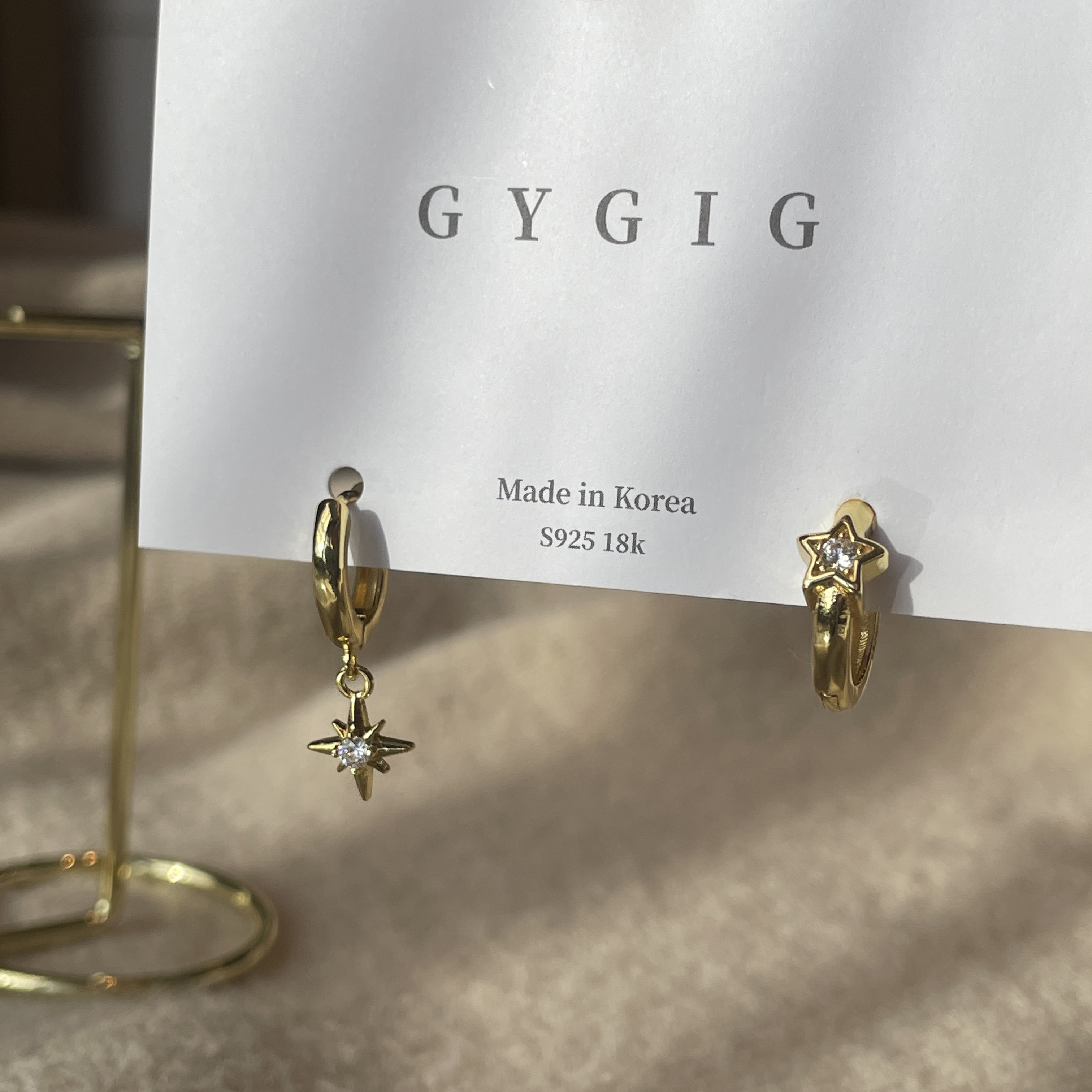 gold八芒星空系不對稱耳釦釘