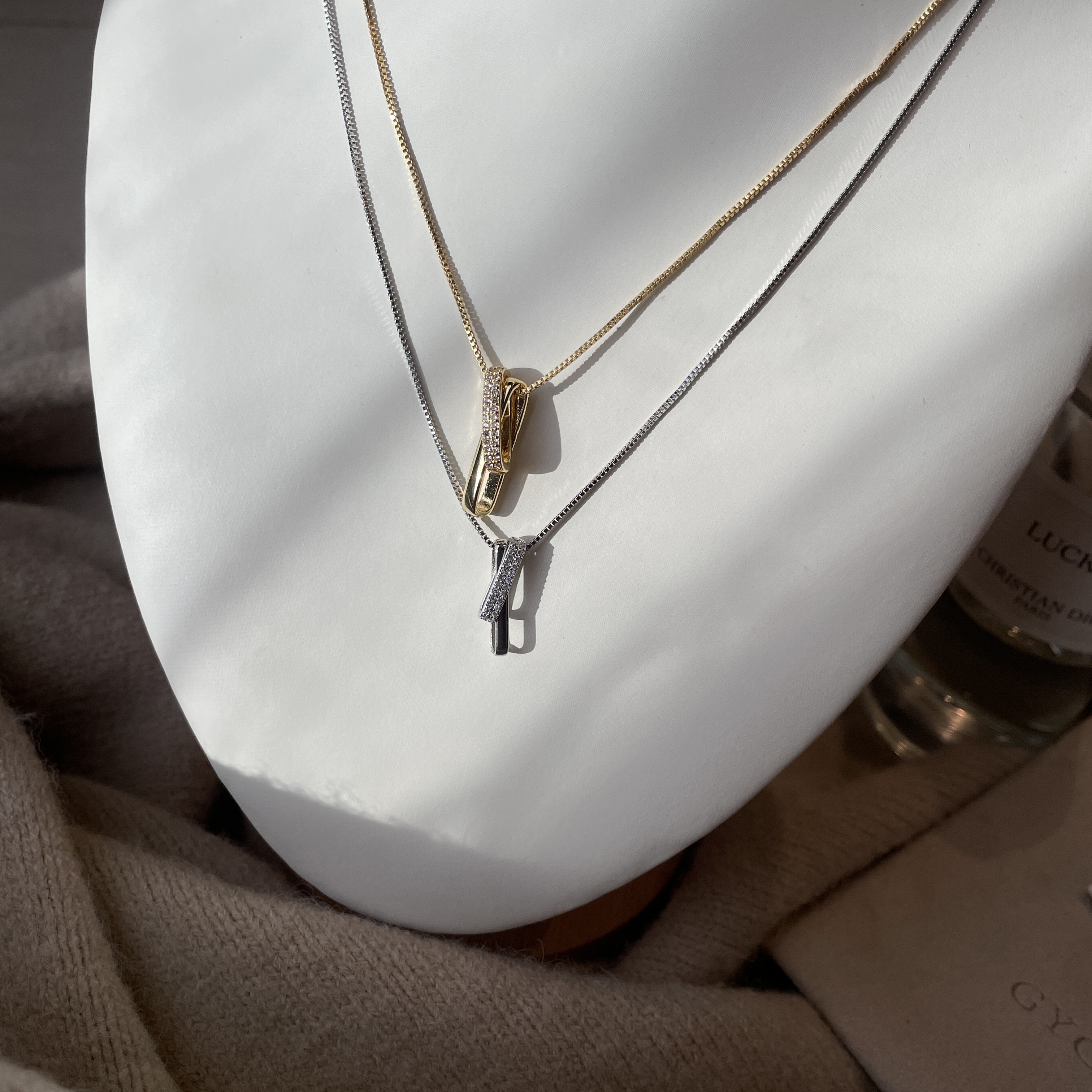 極簡高級鑽x環相扣交叉墜項鍊