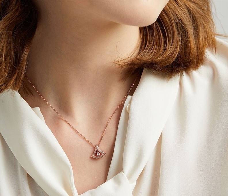 18k Bg鏤空水鑽小裙子高奢定製項鍊