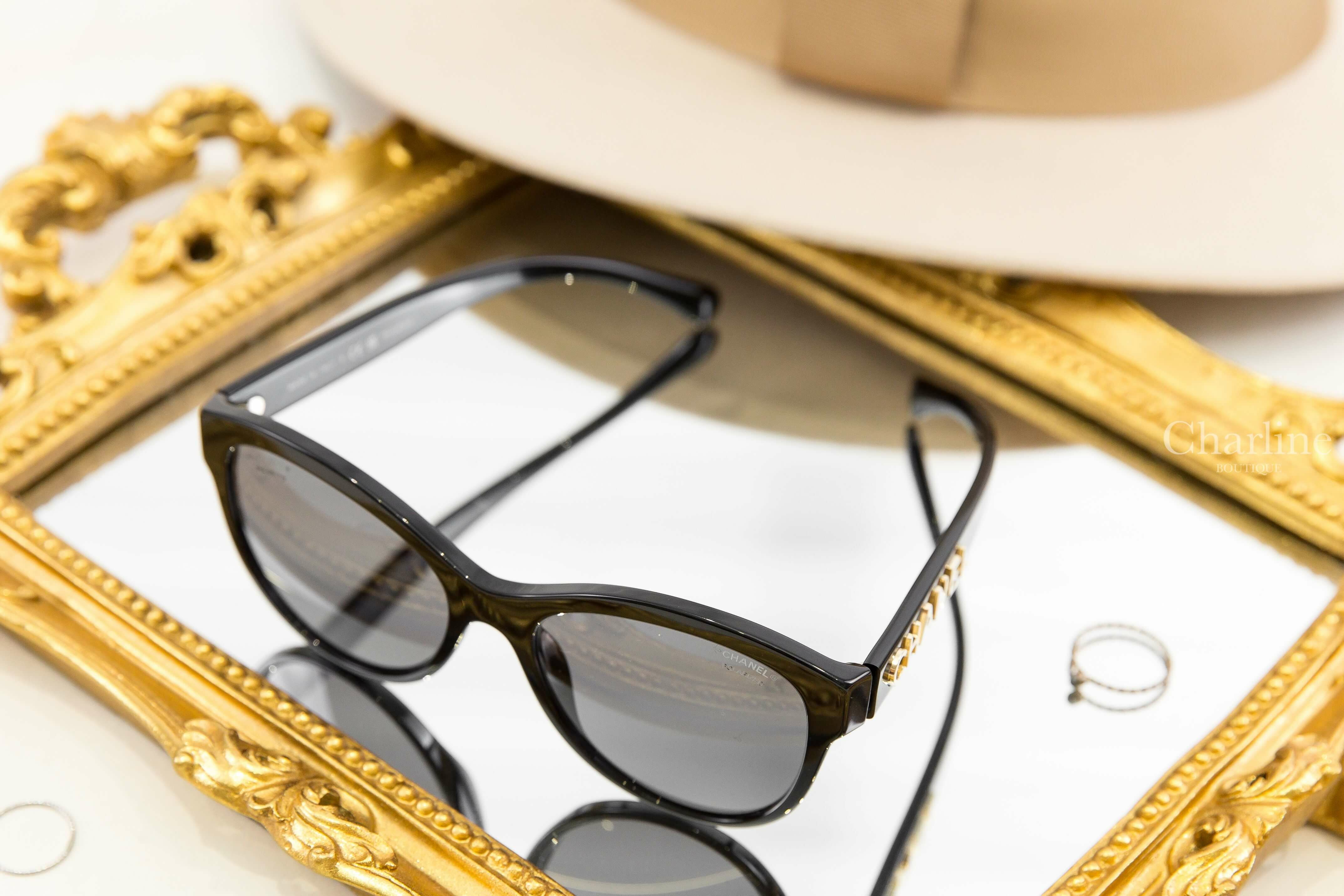 Chanel Pantos Sunglasses 黑色圓框灰色鏡片側邊金色 Logo 太陽眼鏡-Charline Boutique 精品代購
