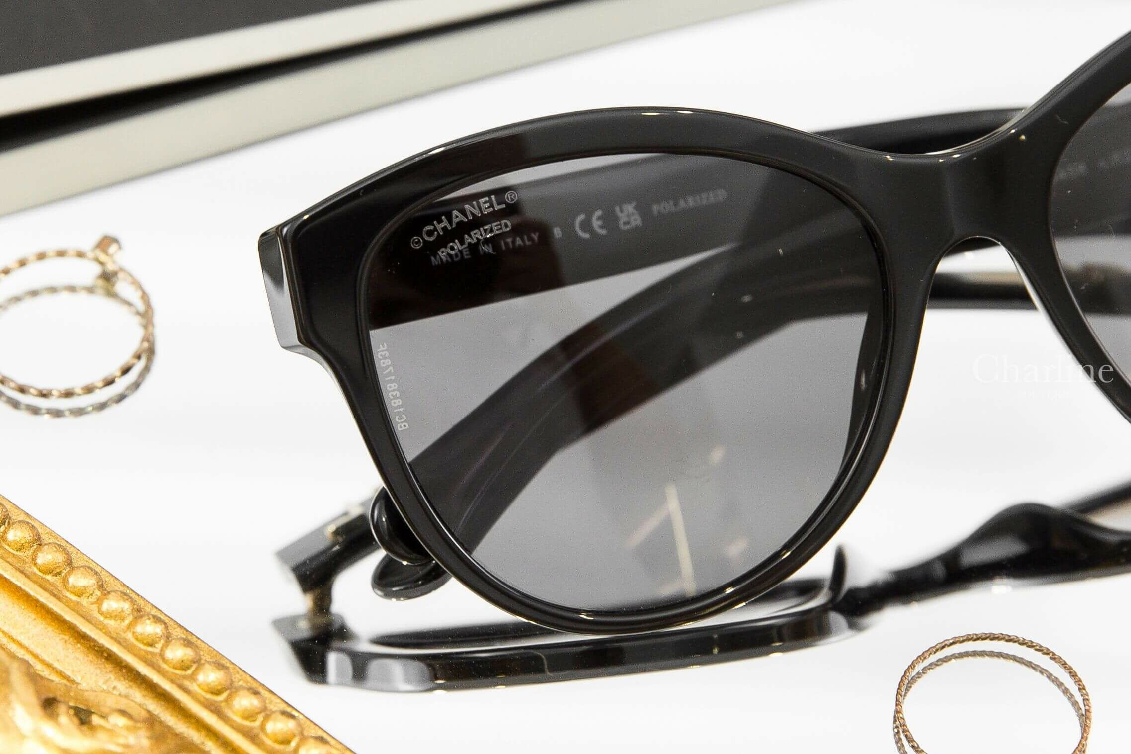 Chanel Pantos Sunglasses 黑色圓框灰色鏡片側邊金色 Logo 太陽眼鏡