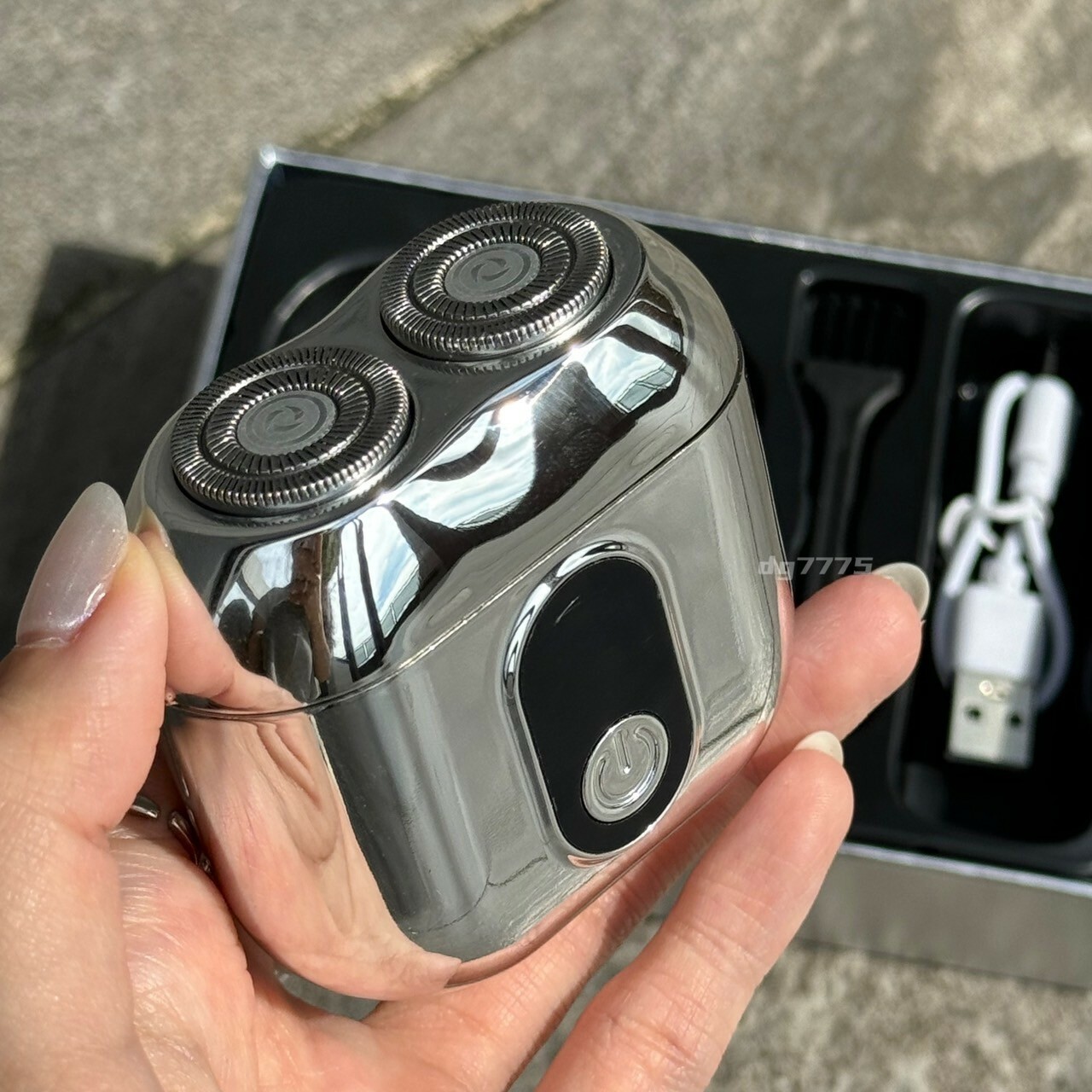 #現貨 <超實用禮物> 便利刮鬍器 攜帶型 刮鬍器禮盒 旅行專用 男孩禮物