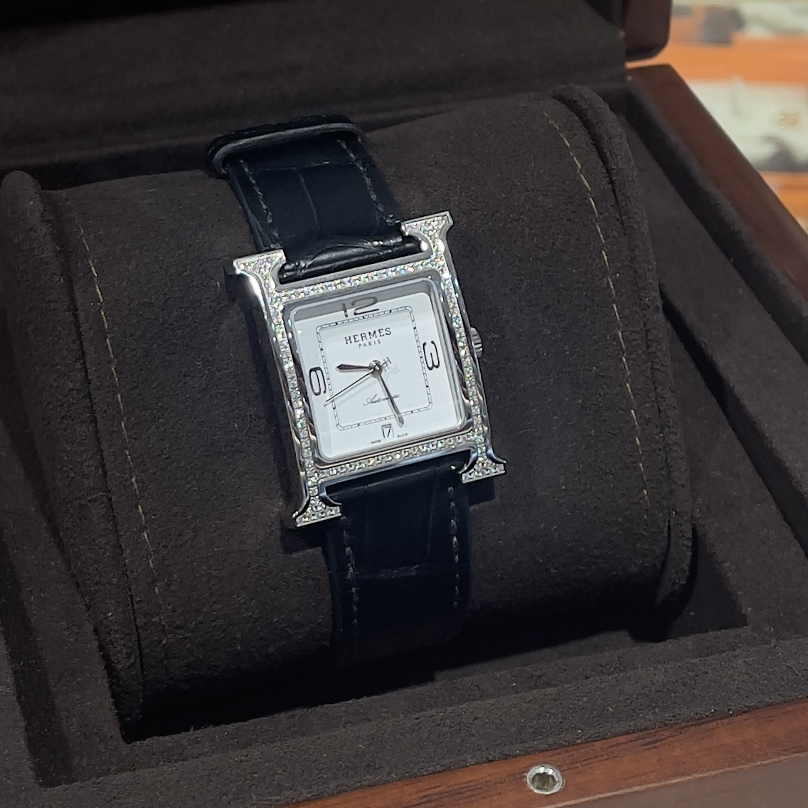 全新 HERMES 手錶 26mm 黑/桃紅色鱷魚皮錶帶/鑽石銀扣 Heure H watch #BRAND NEW #香榭站正品