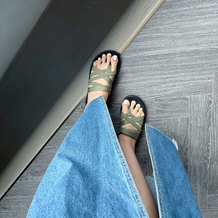 美國 Teva Voya Zillesa 交叉織帶夾腳拖鞋 橄欖綠