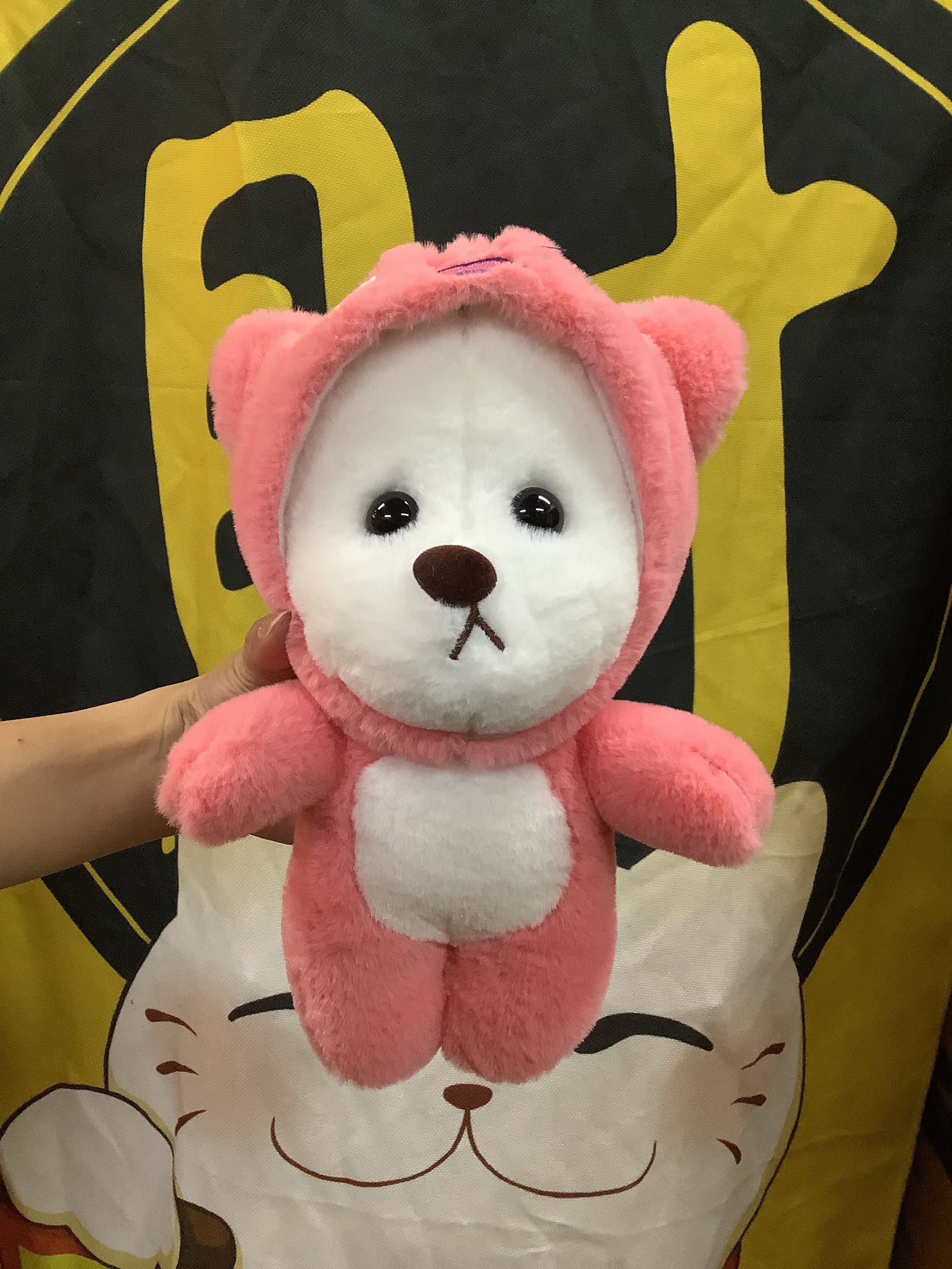 狗著粉色公仔