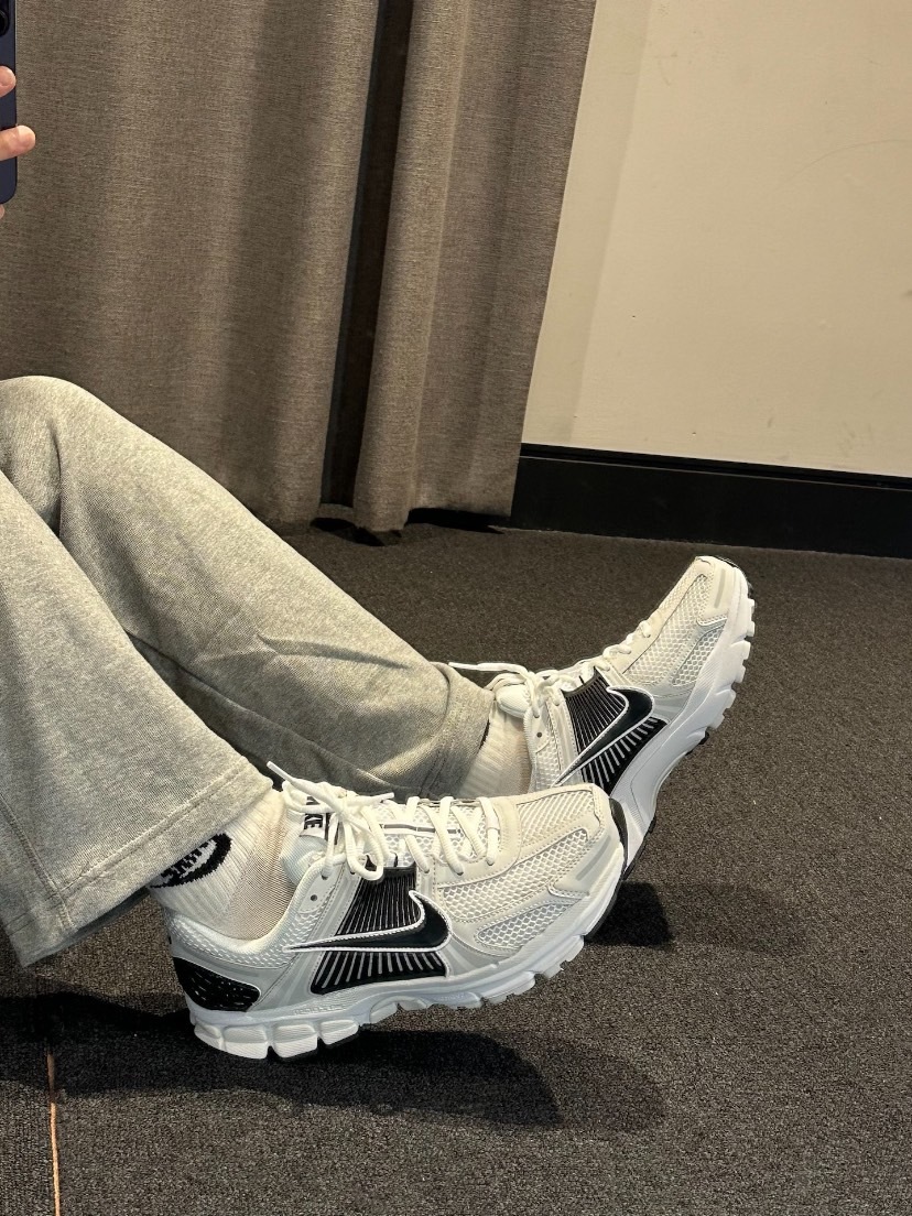 NIKE ZOOM VOMERO 5 最新熊貓色（FB9149-101）