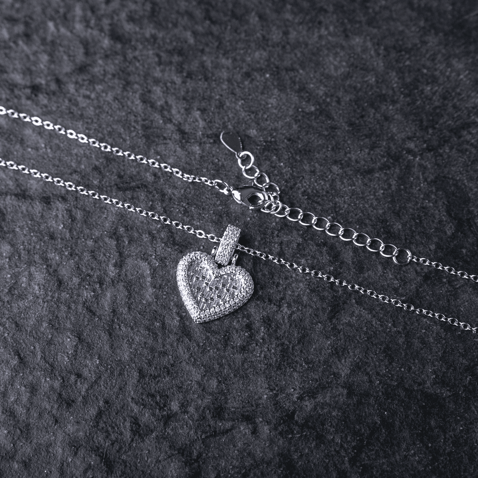 T方混鑲迷你愛心墜飾