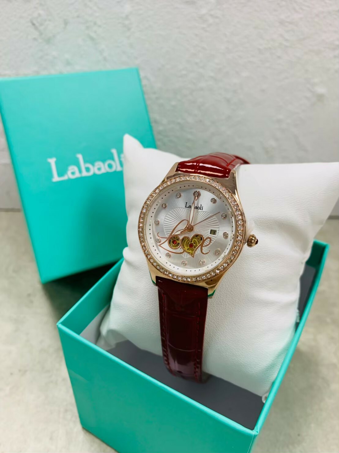 【Labaoli 娜寶麗】晶鑽錶圈 LOVE造型錶盤 皮革腕錶