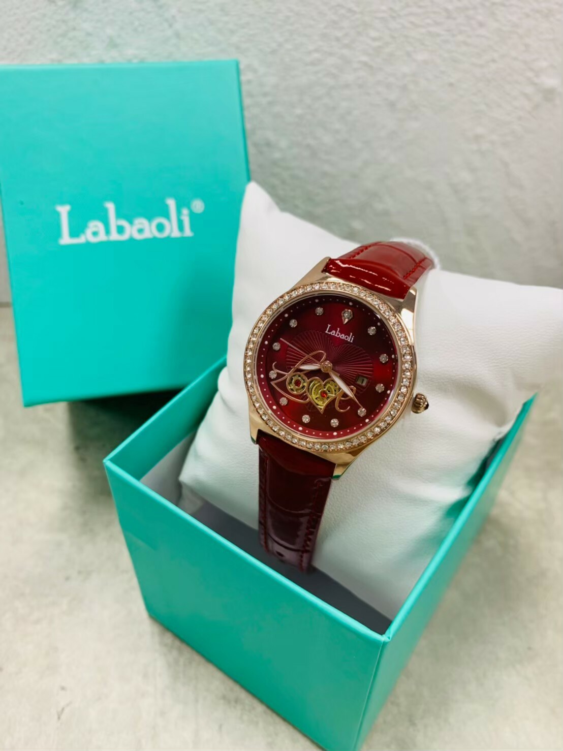 【Labaoli 娜寶麗】晶鑽錶圈 LOVE造型錶盤 皮革腕錶