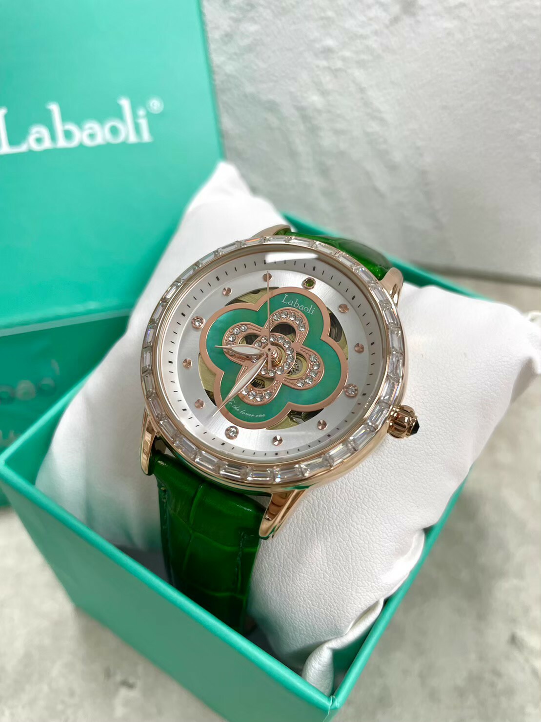 【Labaoli 娜寶麗】晶鑽時標 真鏤空花朵錶盤 皮革機械款腕錶
