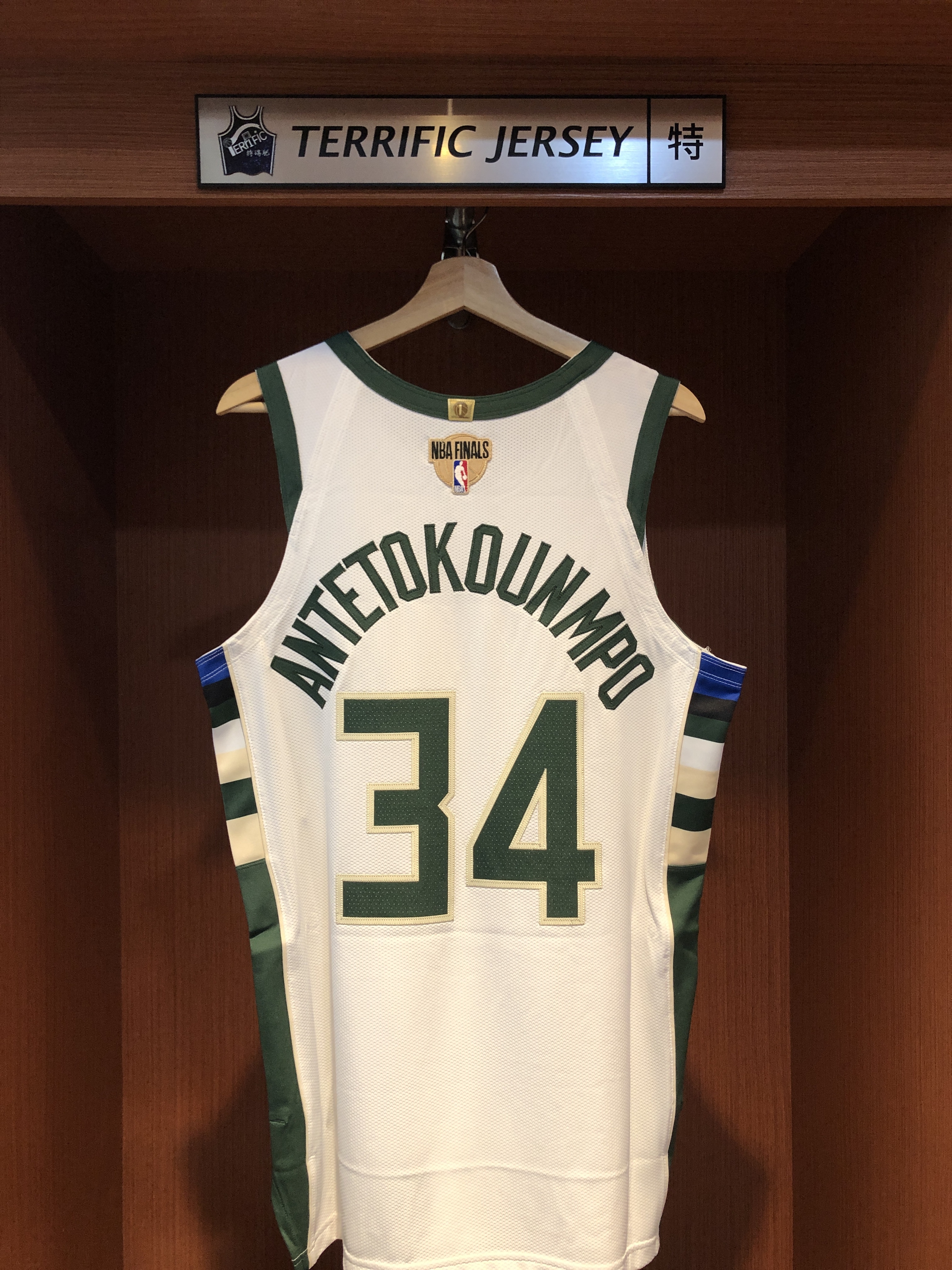 NBA球衣 Giannis Antetokounmpo 密爾瓦基公鹿白 Association Nike Authentic 球員版 電繡 含贊助商標 冠軍章 全新