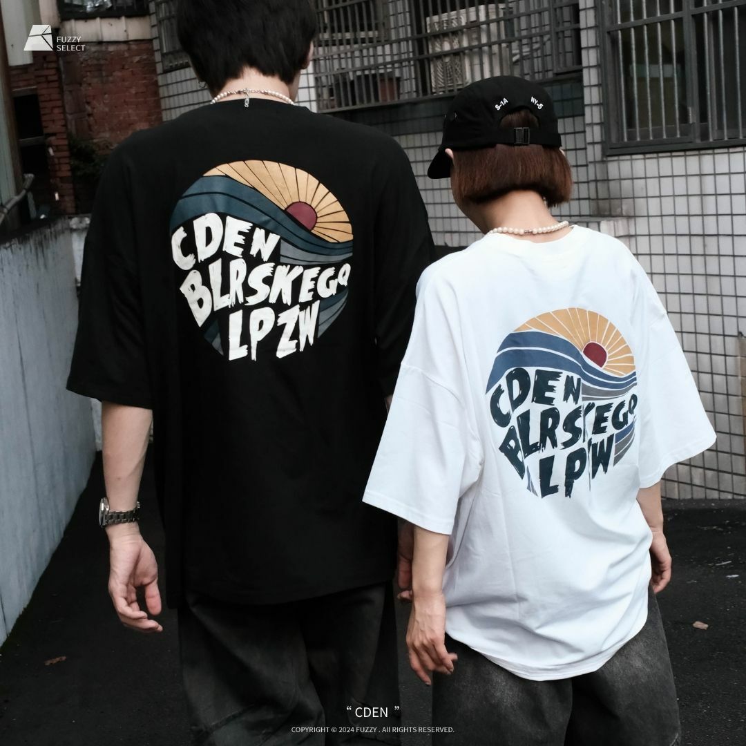 【逢甲 FUZZY】Cden Blrskegq Lpzw Tee 潮流 日常 美式 圖案 Logo 短T 短Tee 黑 白 麻灰