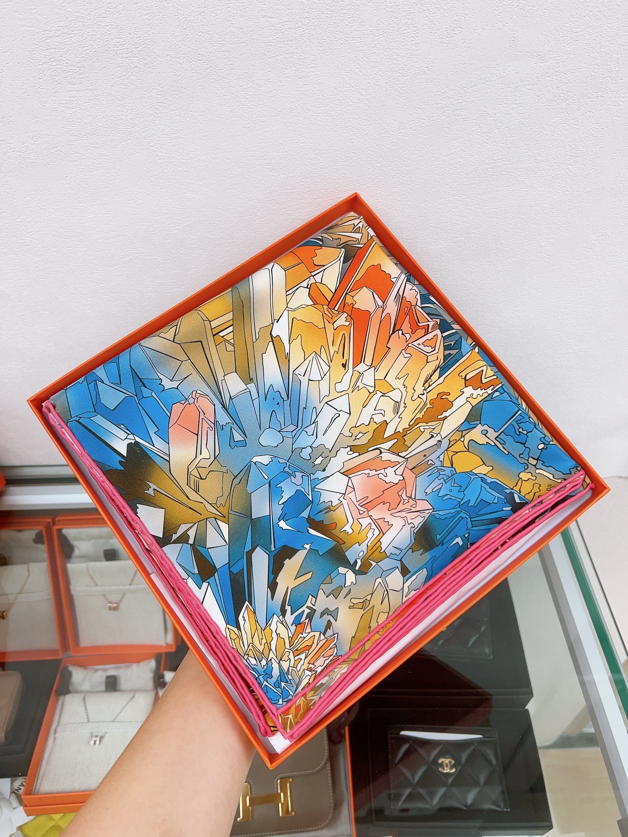 *Unused* Hermes scarf 90cm (la vallee de cristal)