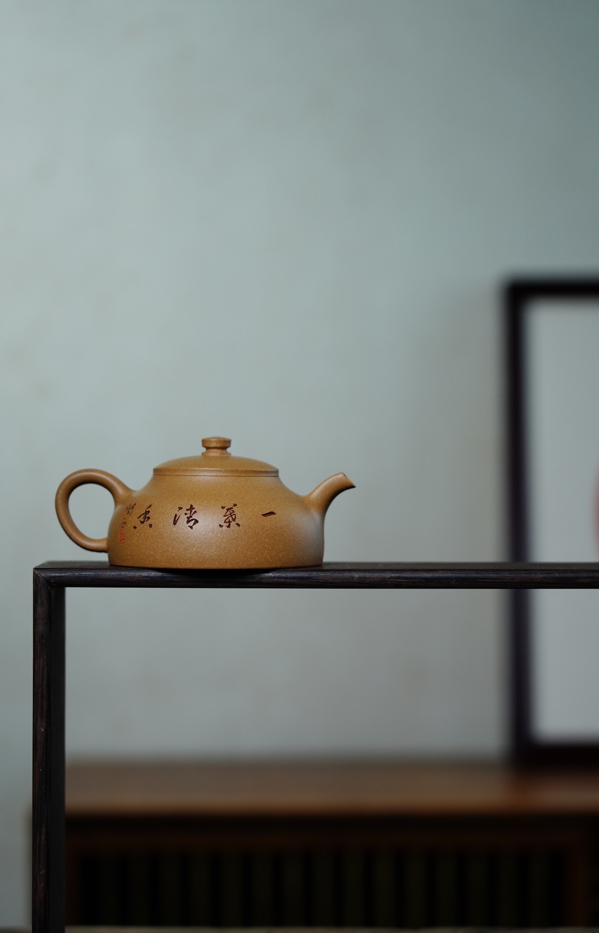 【半瓜】-- 半瓜壺相傳爲陳曼生在夏天裁切西瓜時的靈感啓發。