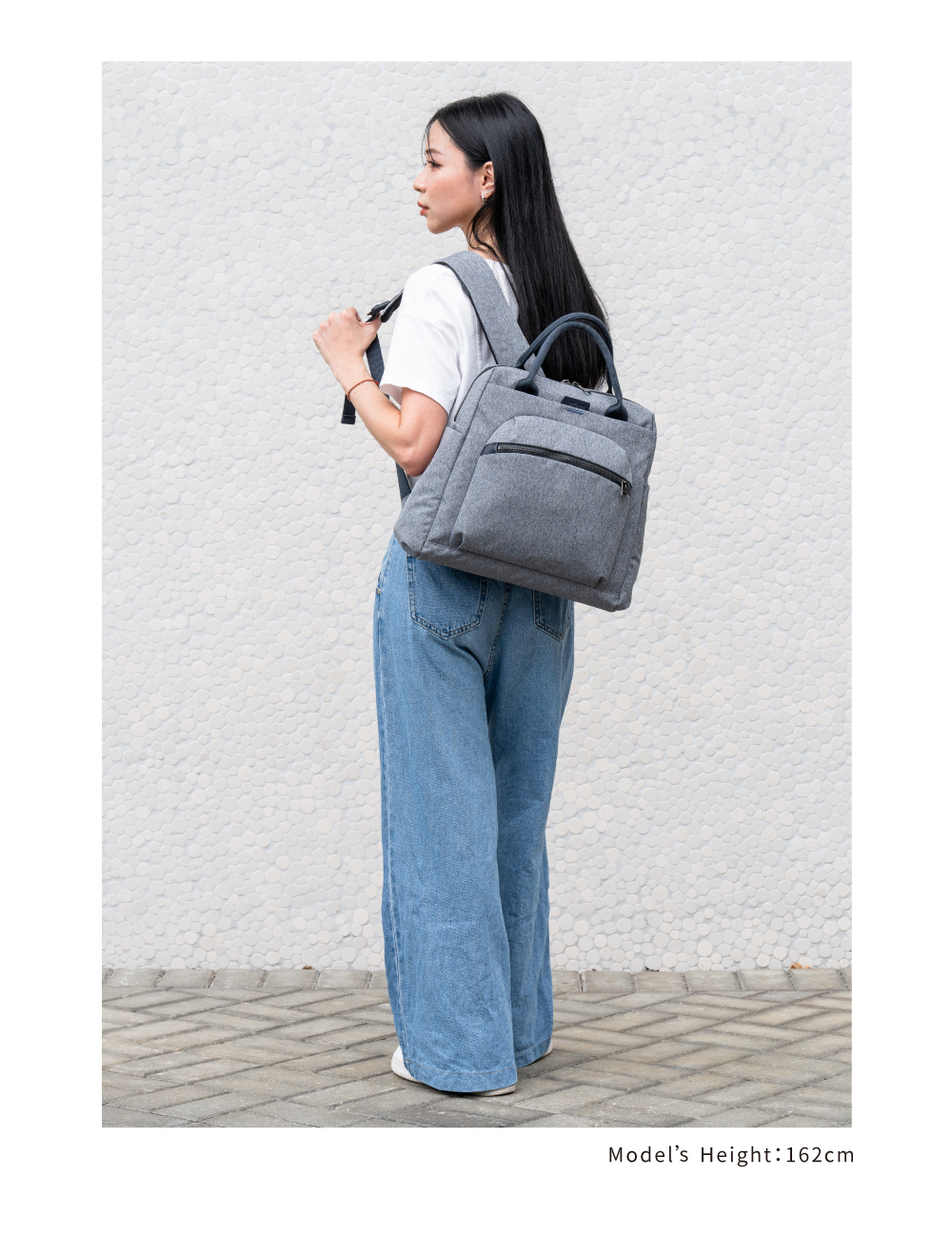 satana Fresh 青職人個性後背包-麻花灰 SFG0011-707 女生身高比例照