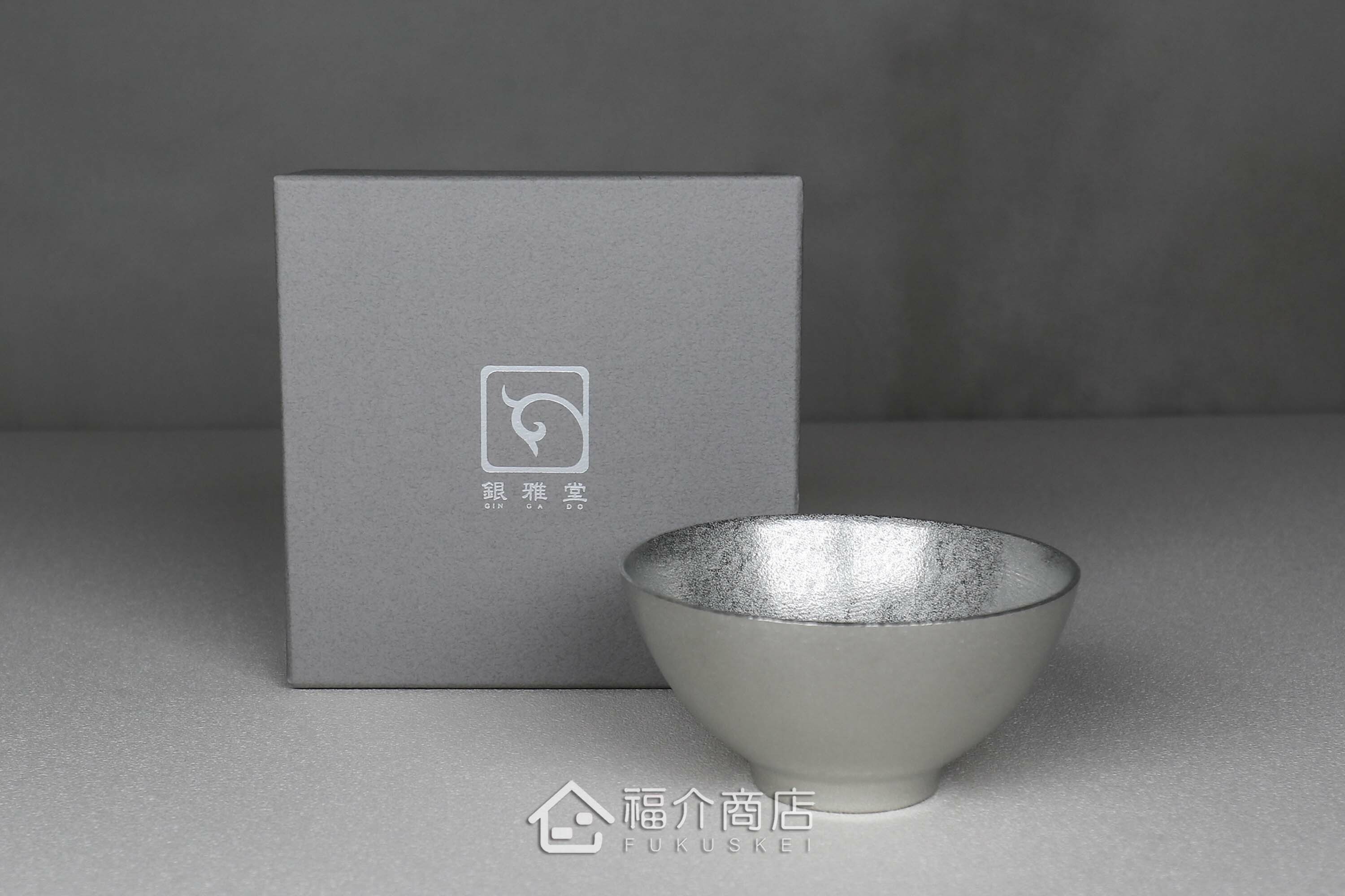 喝日本清酒的吉祥梅紋錫製小酒杯