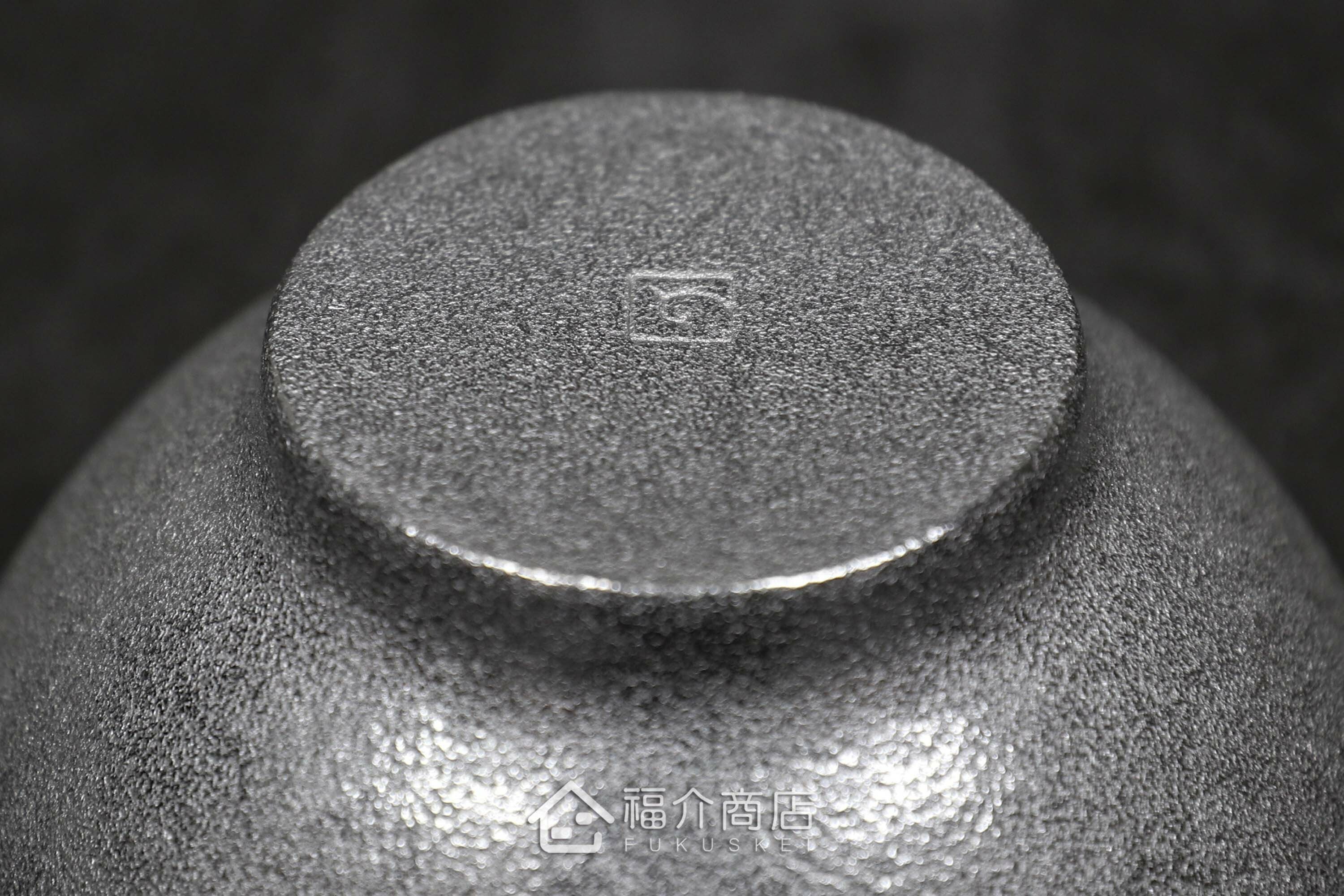 喝日本清酒的吉祥梅紋錫製小酒杯