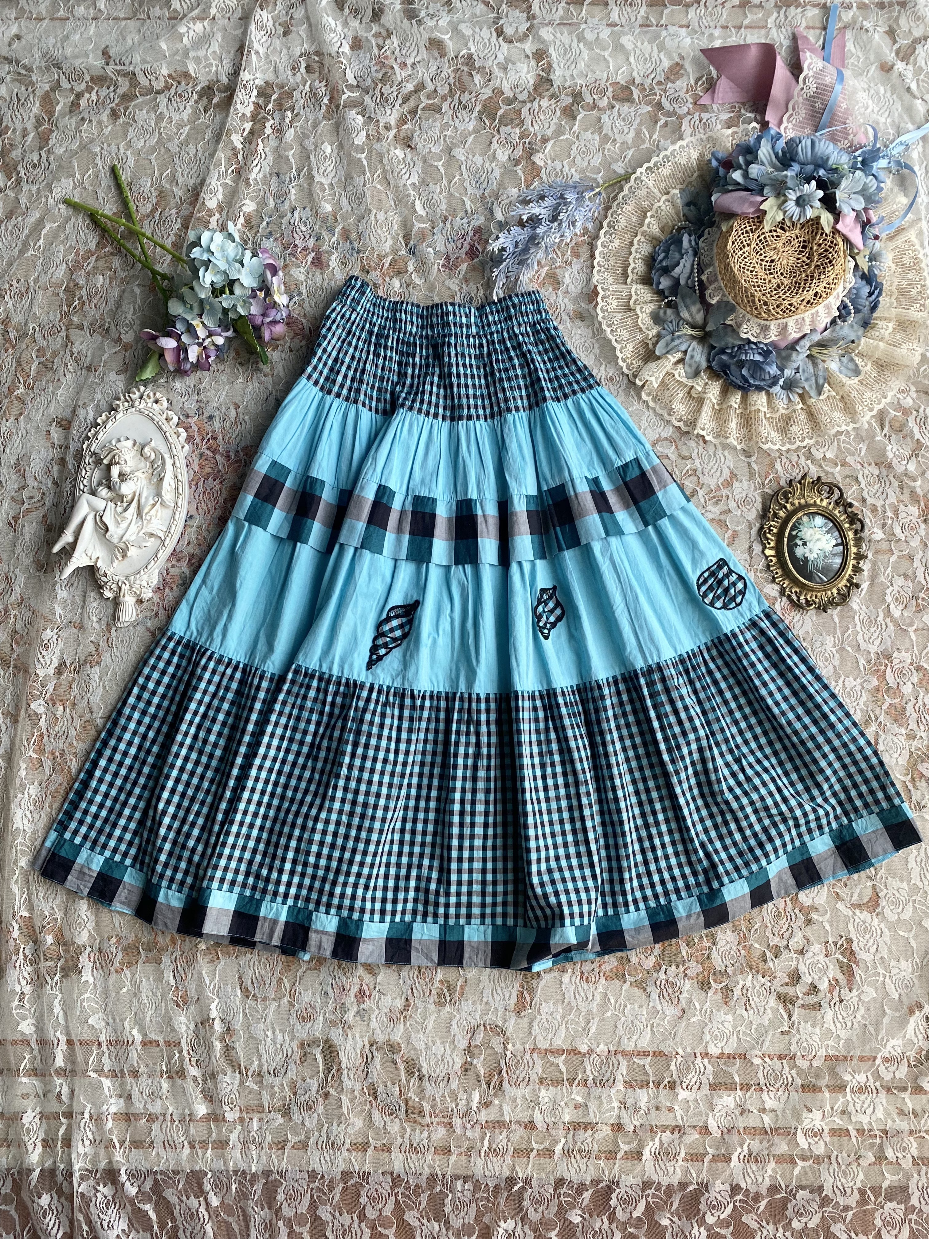 Vintage Skirt / 古著藍色格紋貝殼刺繡歐洲半裙