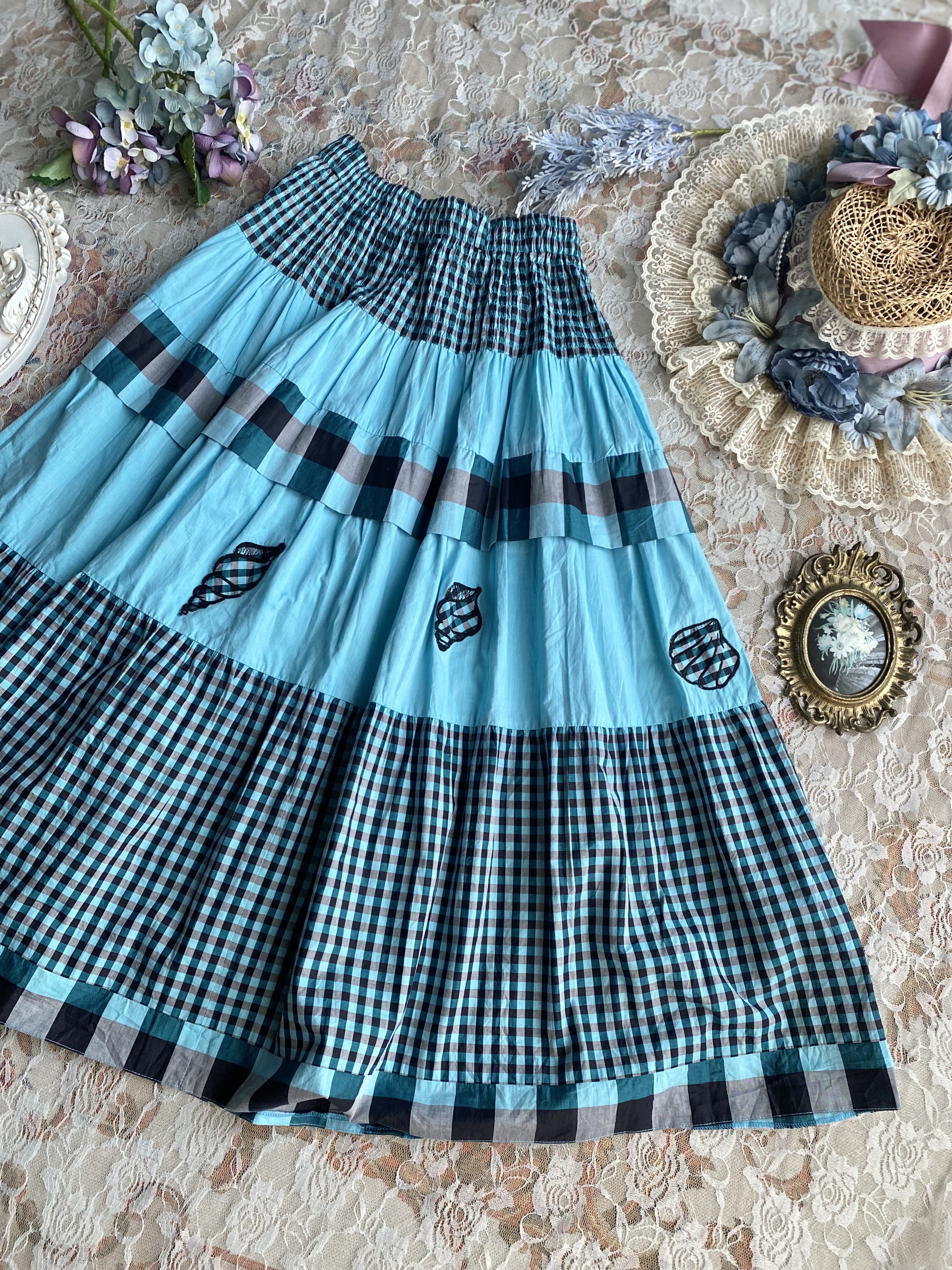 Vintage Skirt / 古著藍色格紋貝殼刺繡歐洲半裙