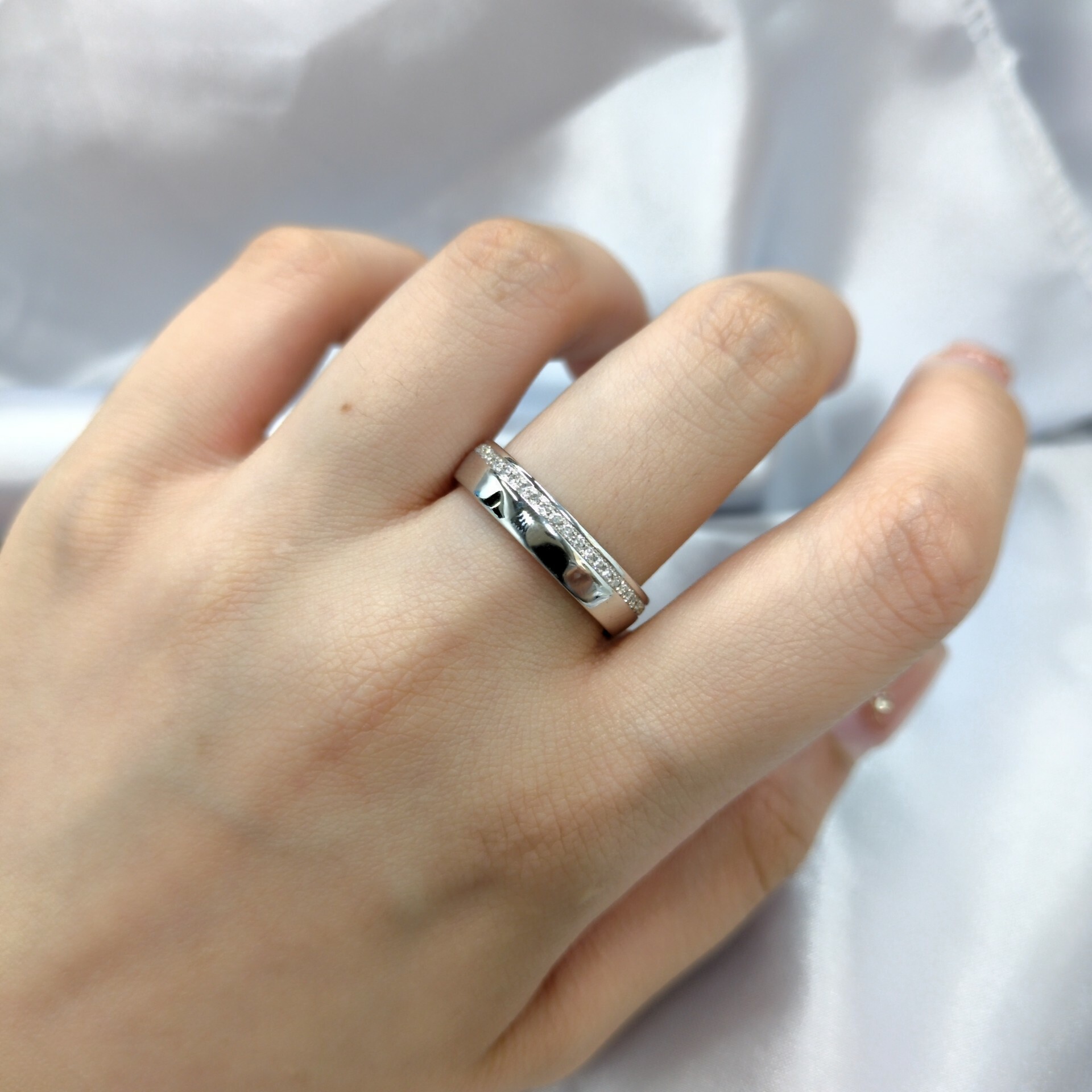 18K White Gold 0.40ct Diamond Wedding Rings