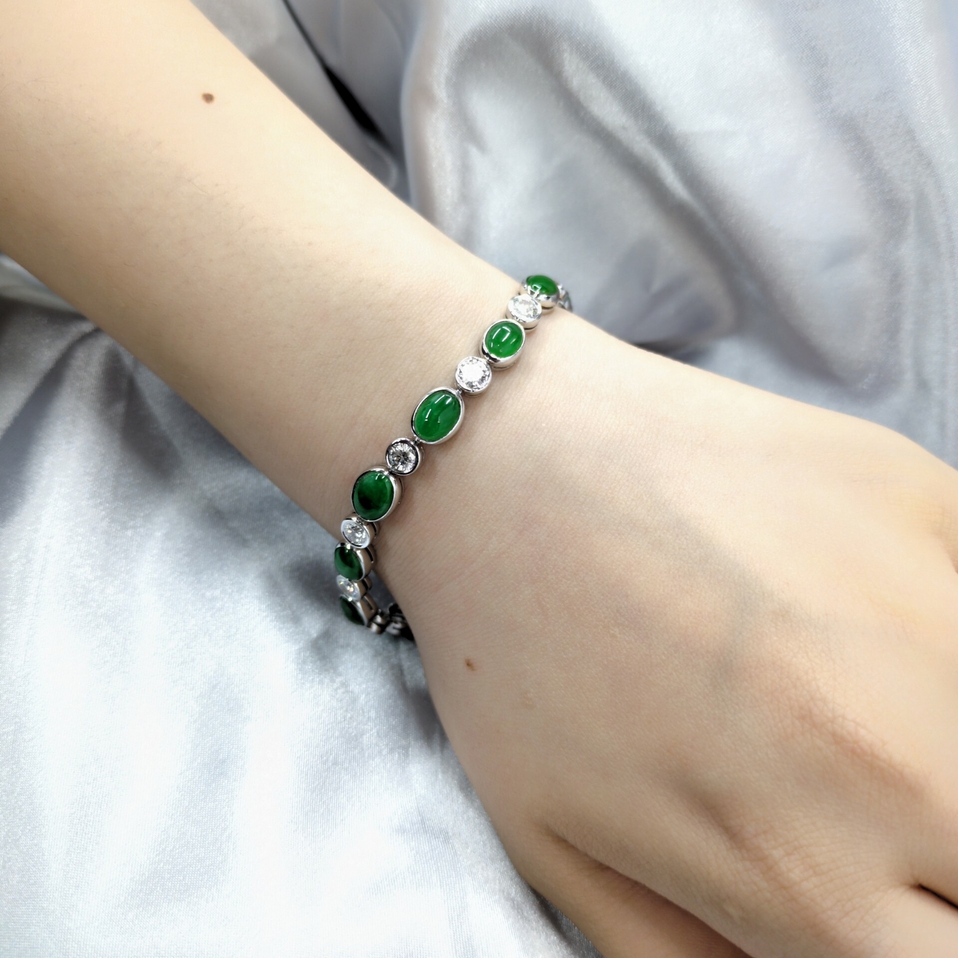 全新18K白金翡翠2卡69份鑽石手鍊