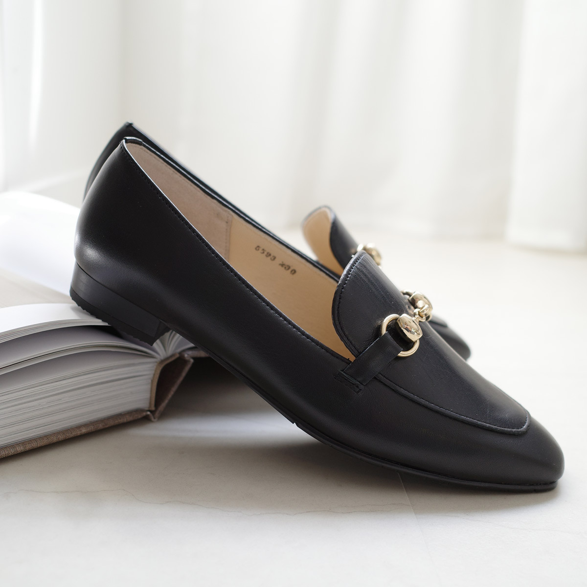 Ms. Jeune 女用3E寬金屬釦樂福鞋