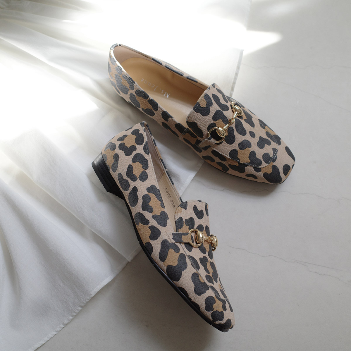 Ms. Jeune 女用3E寬金屬釦樂福鞋