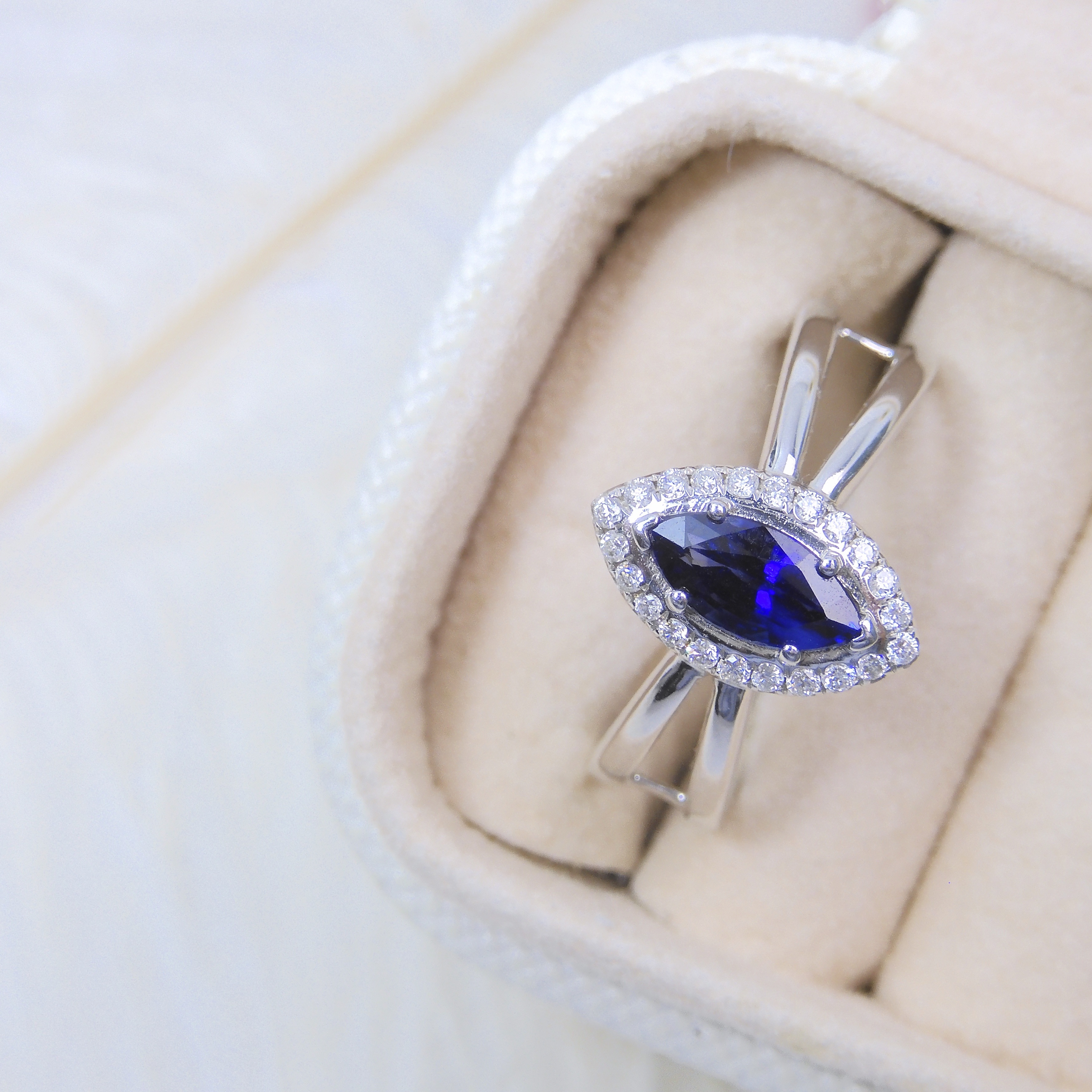 18K金 0.92ct 藍寶石戒指