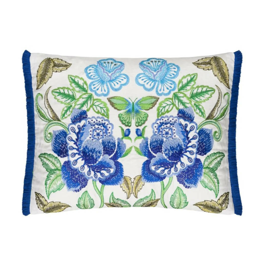 【Designers Guild】Isabella 藍色刺繡花抱枕（預購）