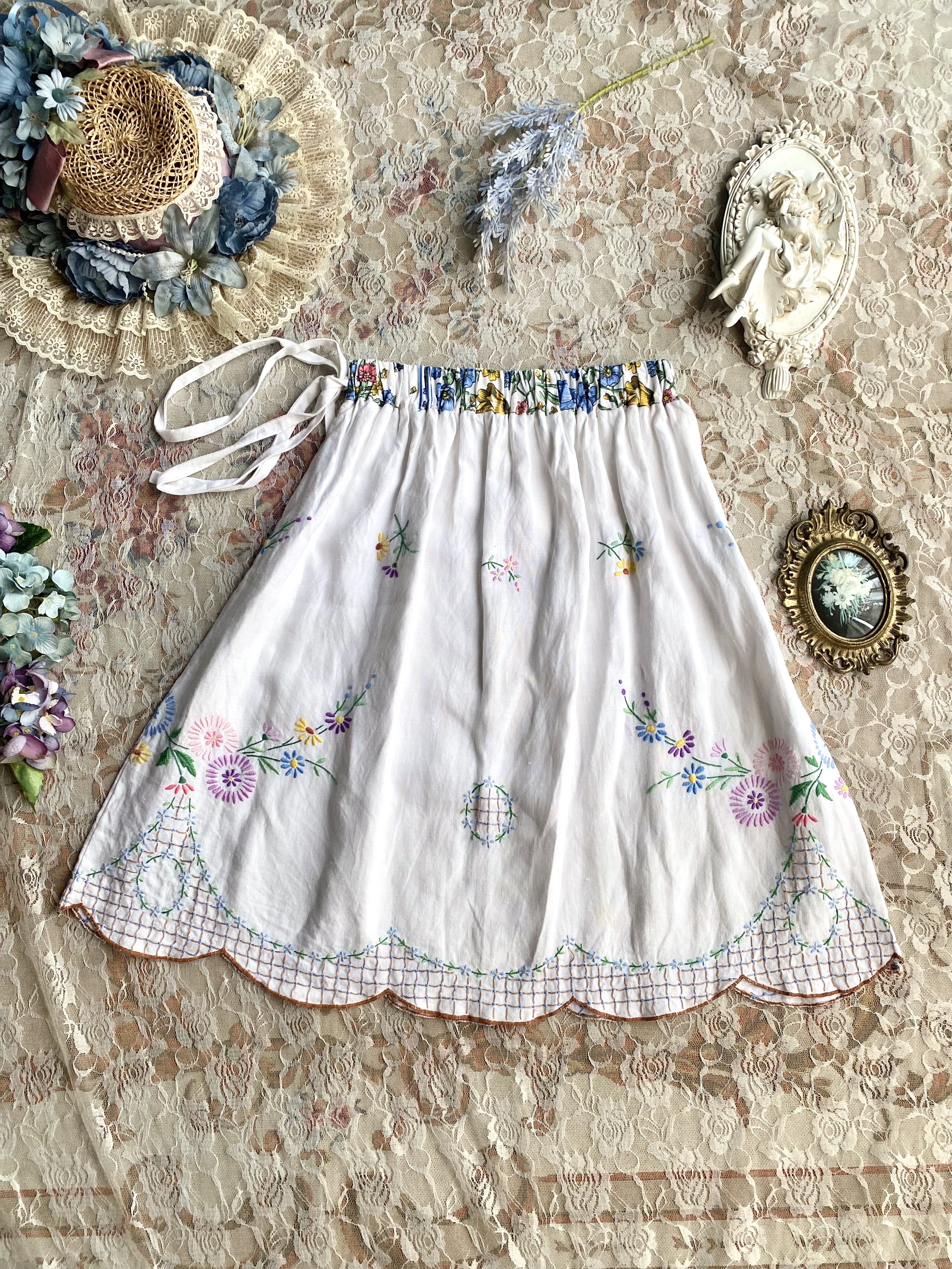 Vintage Remake Skirt /古著改製刺繡歐洲半裙