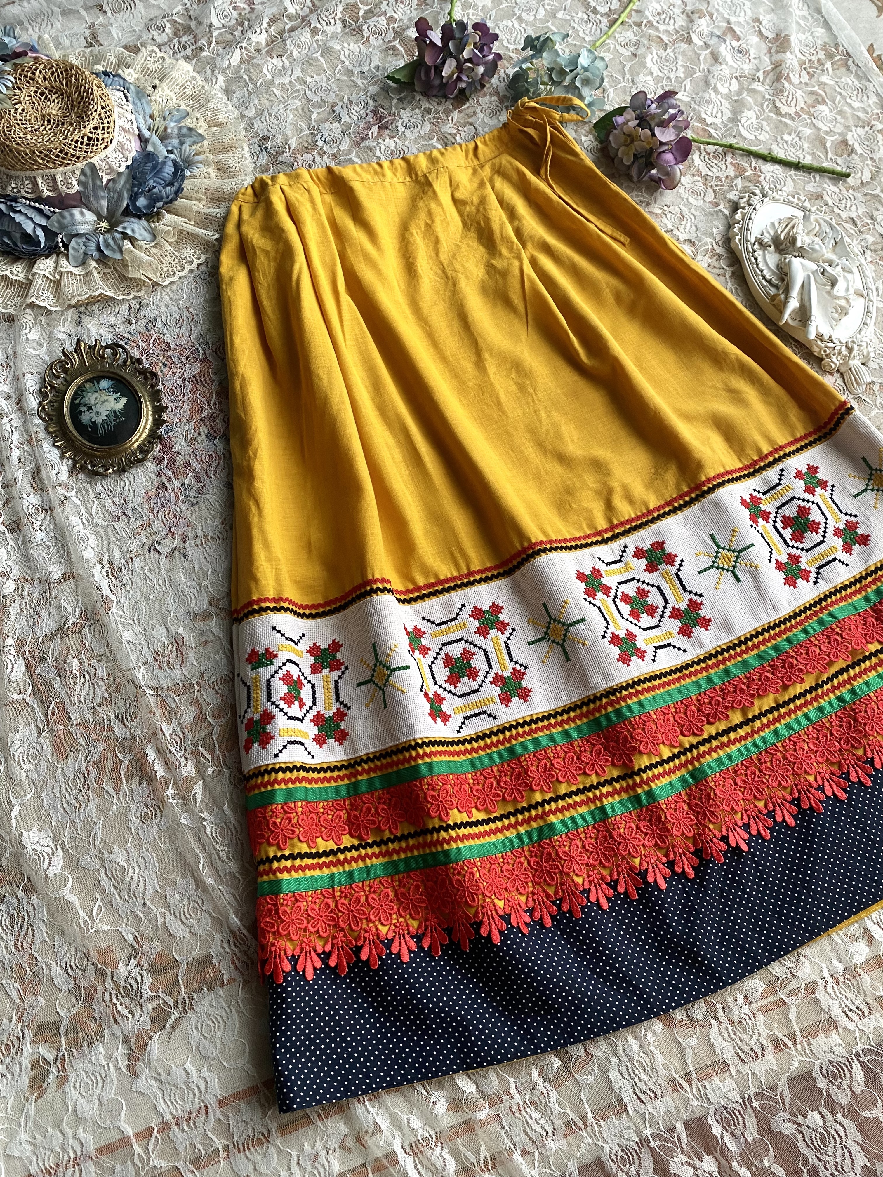 Vintage Skirt / 古著姜黃色民族風十字繡拼接半裙