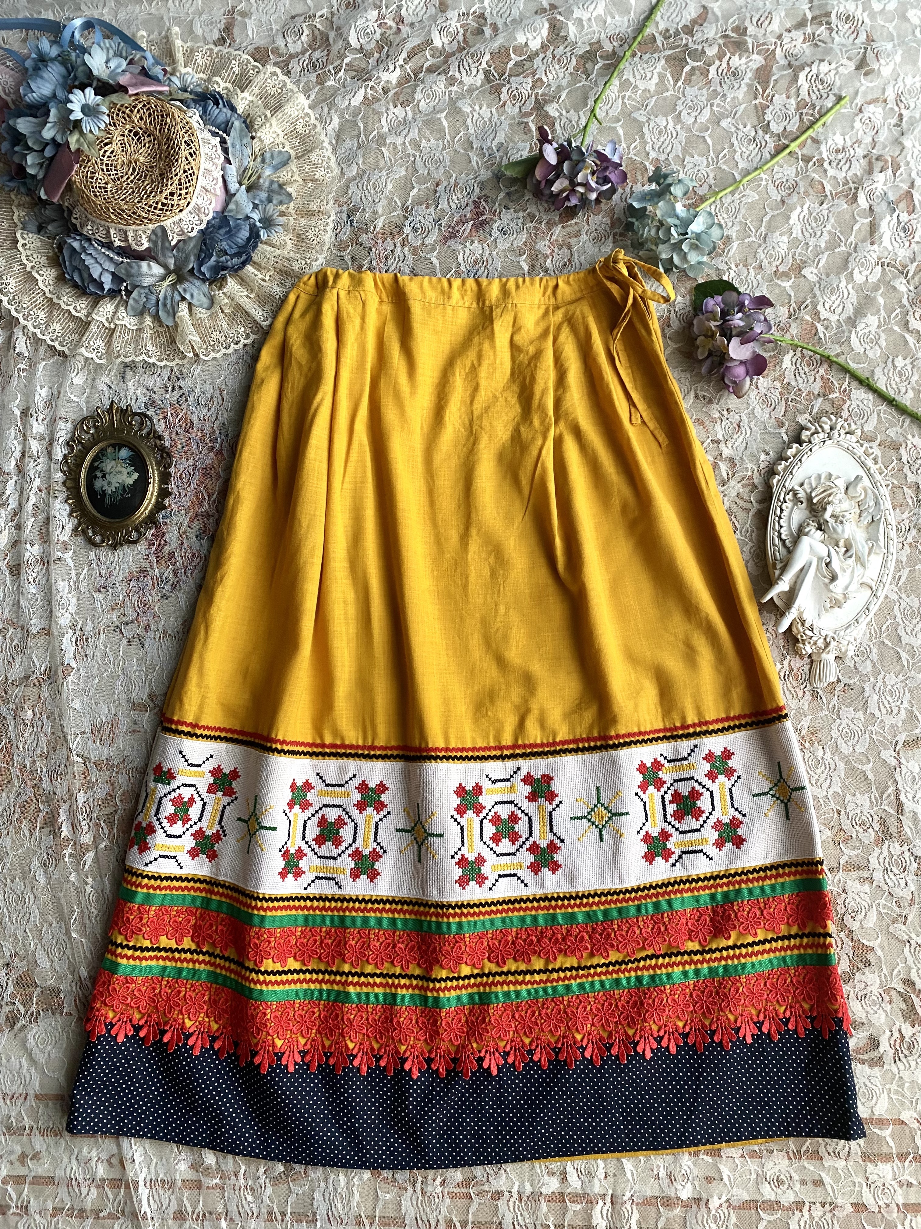 Vintage Skirt / 古著姜黃色民族風十字繡拼接半裙