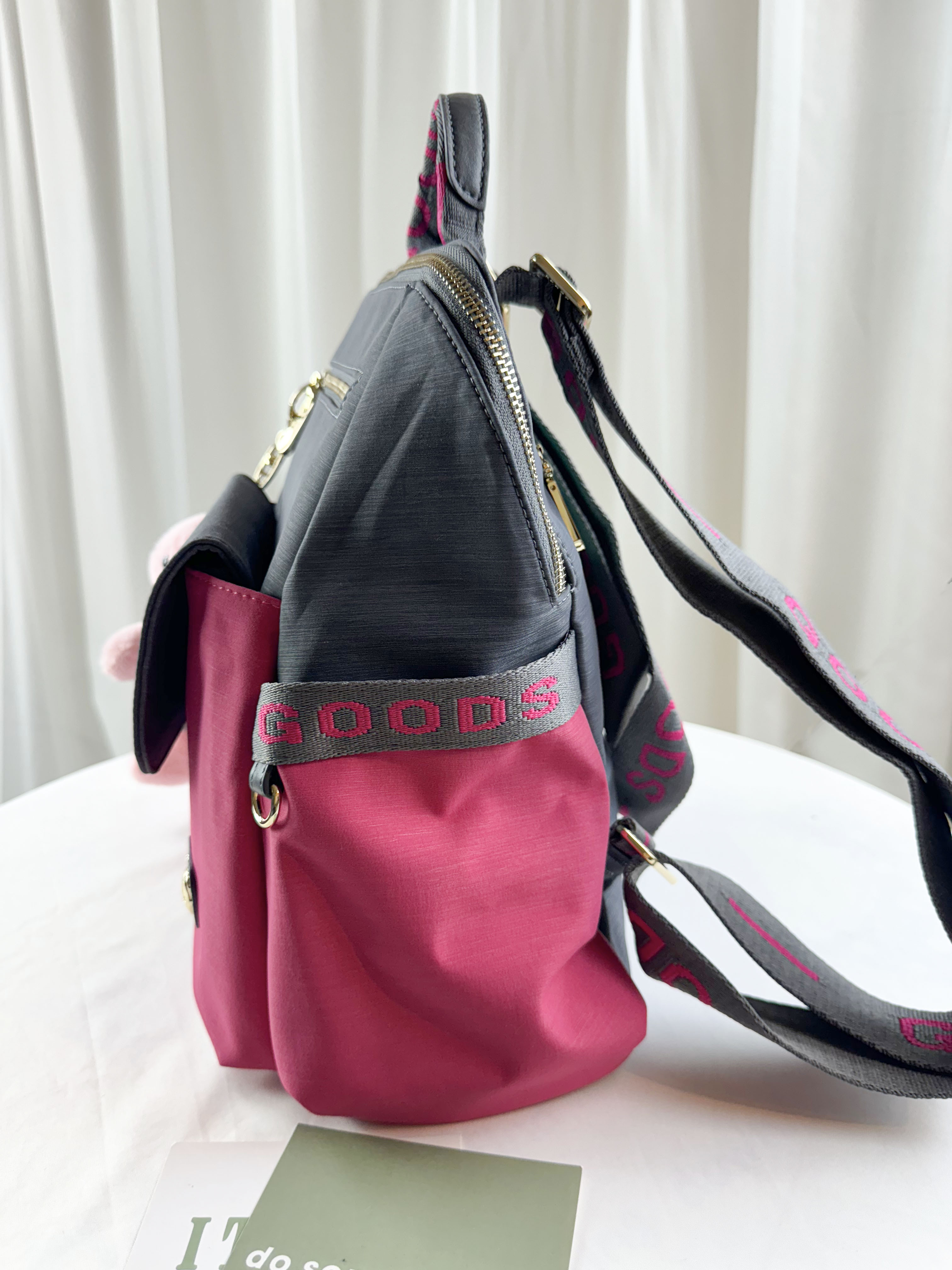 GOODS 灰桃拼色防潑水後背包  附兔兔吊飾 #2854